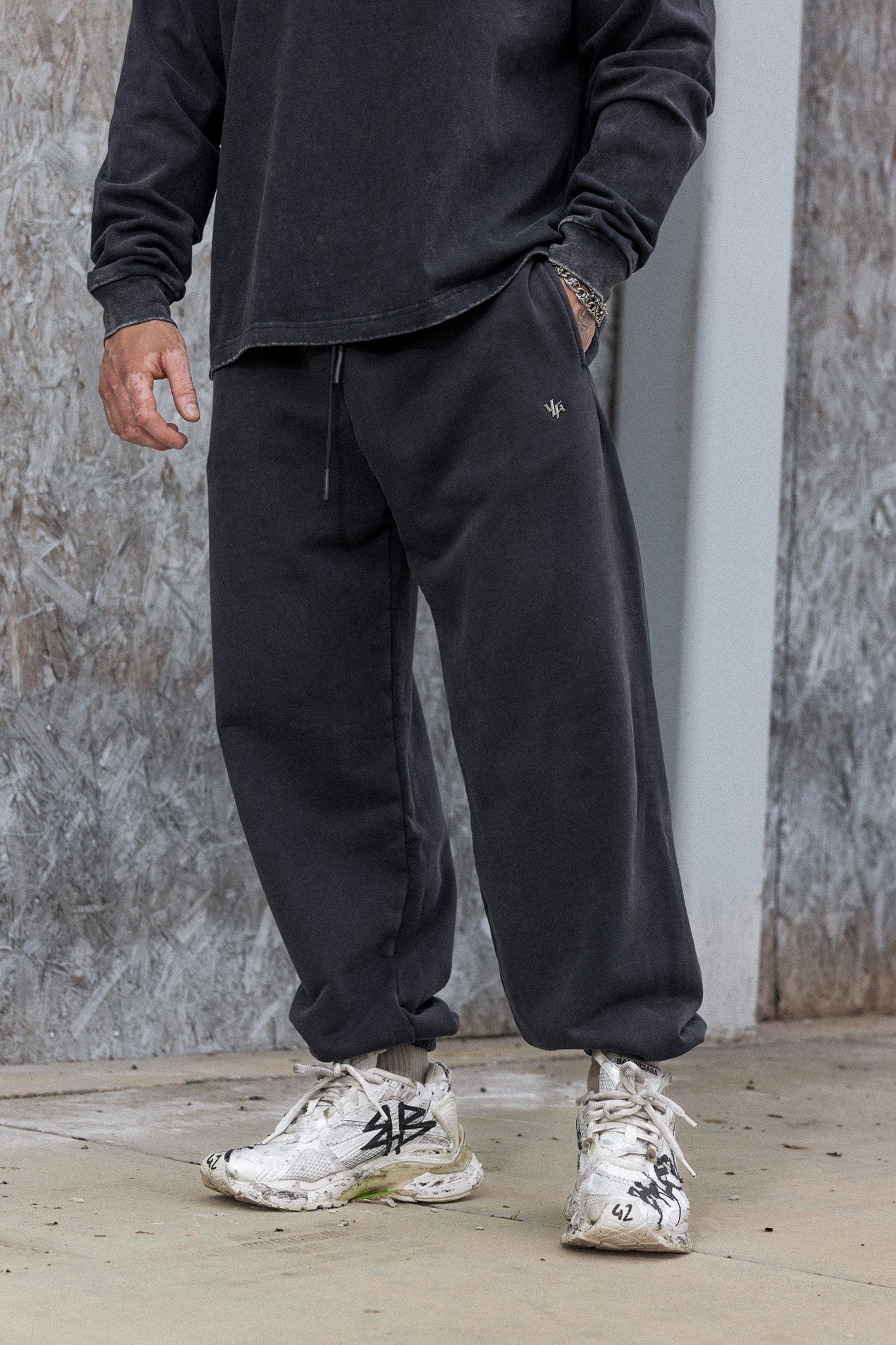 2069 - Elevated Essentials - Baggy Joggers — imagem 2