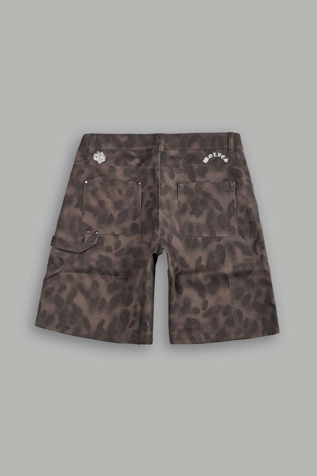 Wolf Chopper Oversized Clark Utility Shorts in Celeritas Morte — imagem 2