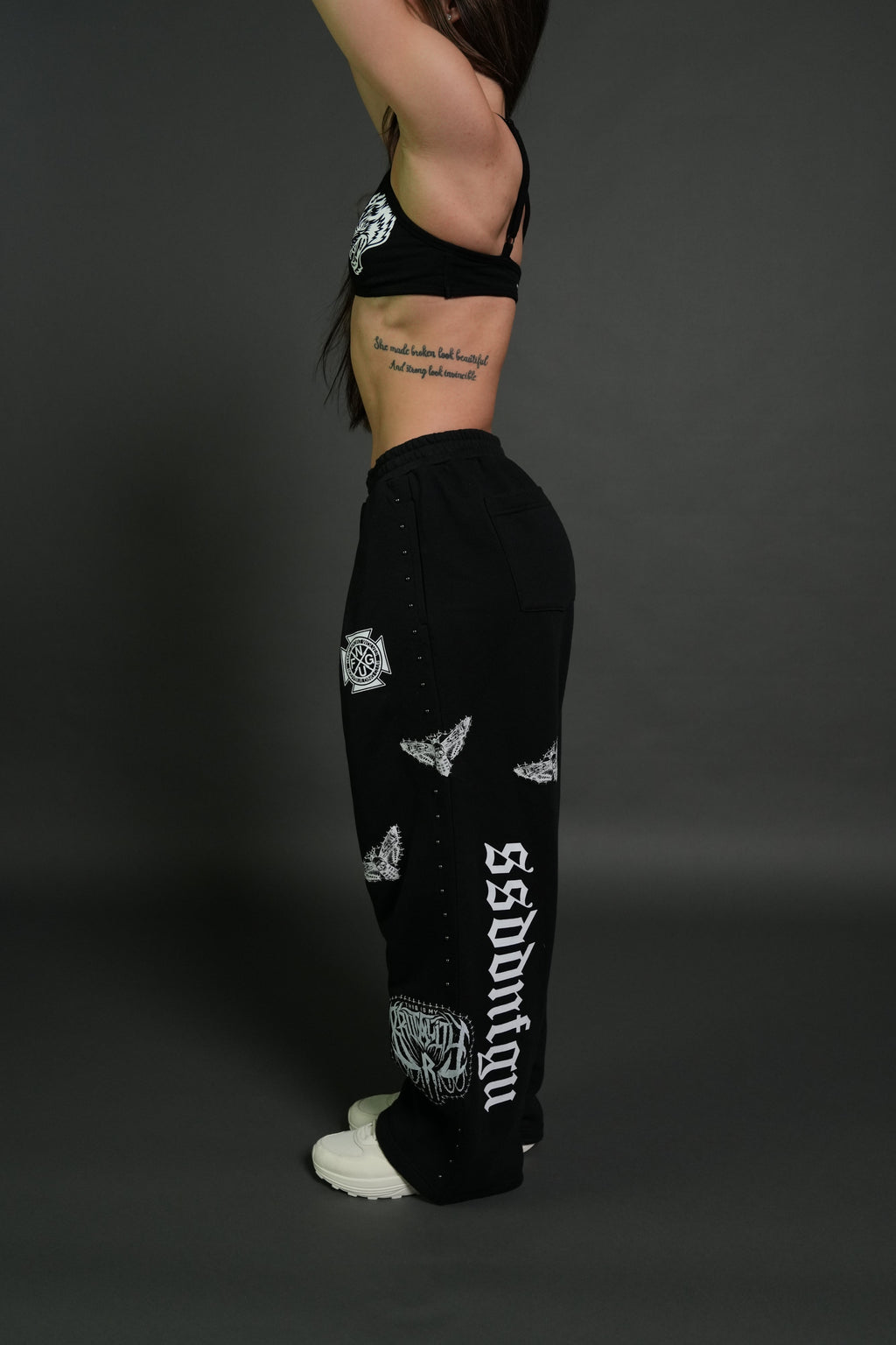 Give it Your All "Yara" Pleated Sweat Pants in Black — imagem 2