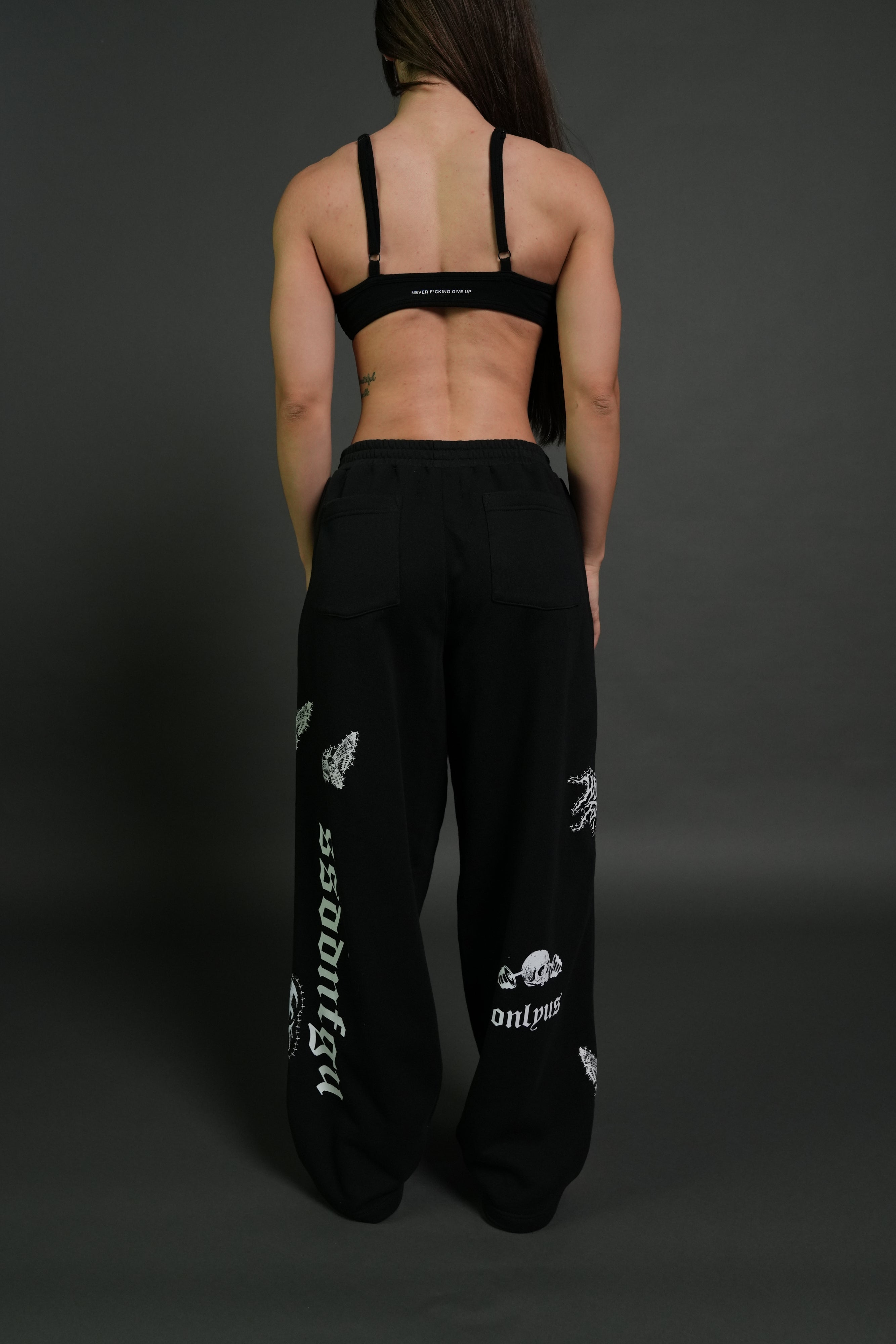 Give it Your All "Yara" Pleated Sweat Pants in Black — imagem 3