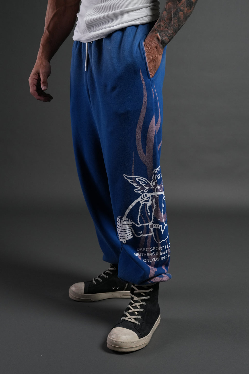 Powerhouse of the Cherub Unisex Lightweight Lounger Sweat Pants in Darc Cobalt Drift Wash — imagem 4