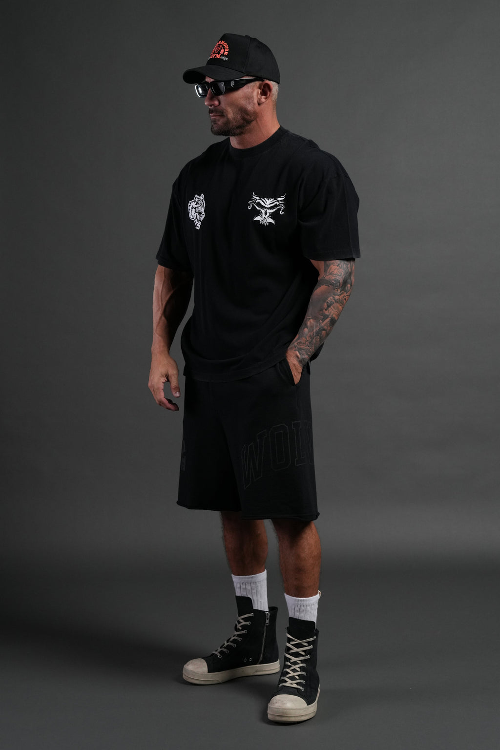 Feed the Beast Premium Oversized Tee in Black — imagem 5