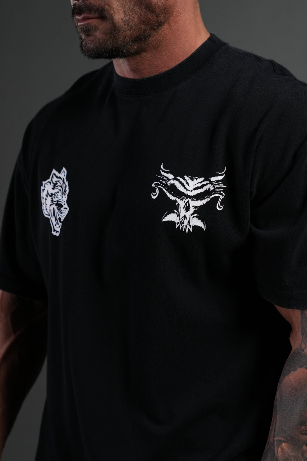 Feed the Beast Premium Oversized Tee in Black — imagem 7