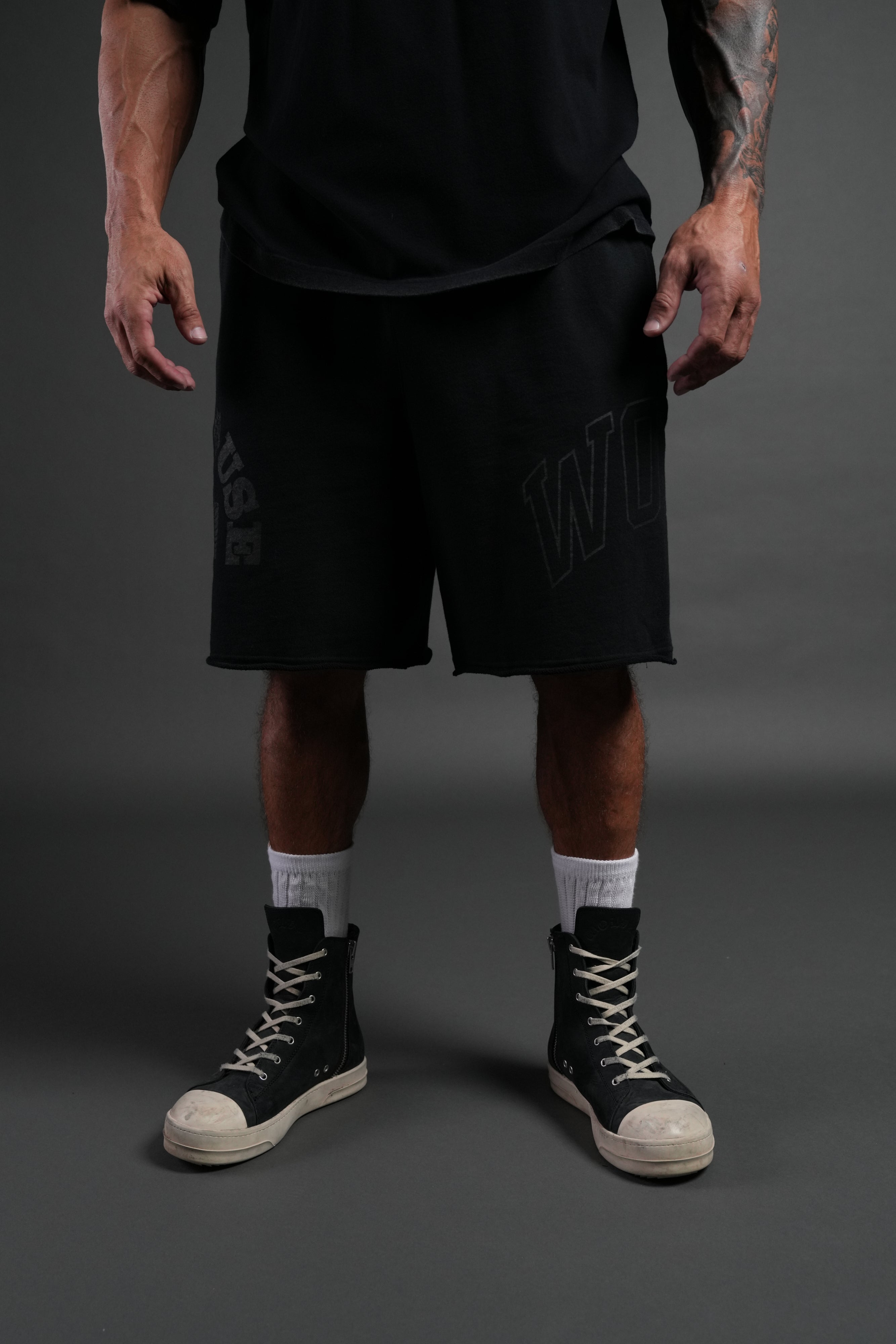 Powerhouse of the Wolves Grunge Brock Sweat Shorts in Black — imagem 2