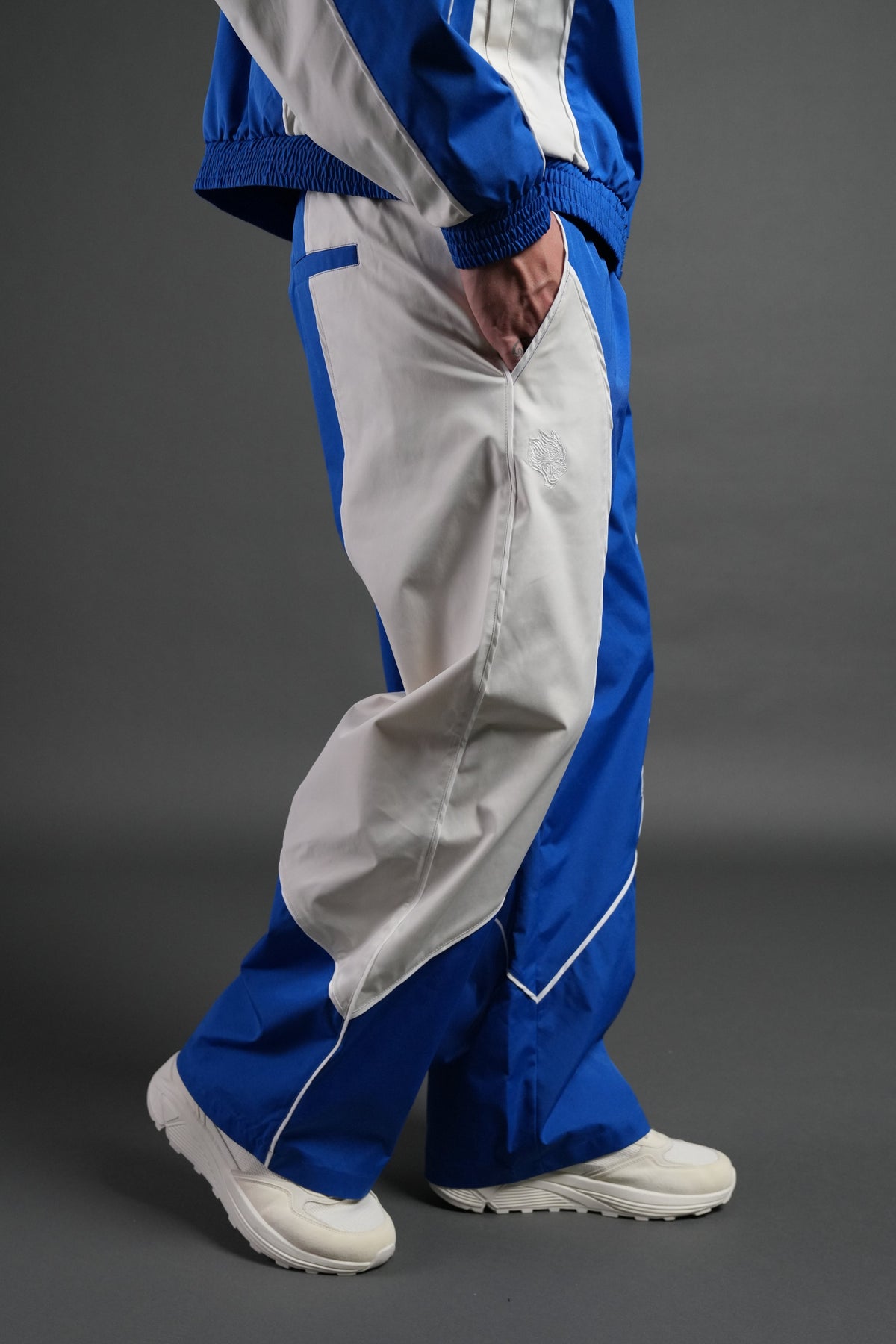 Dual Men's Quinn Track Pants in Darc Cobalt/Cream - imagem 5