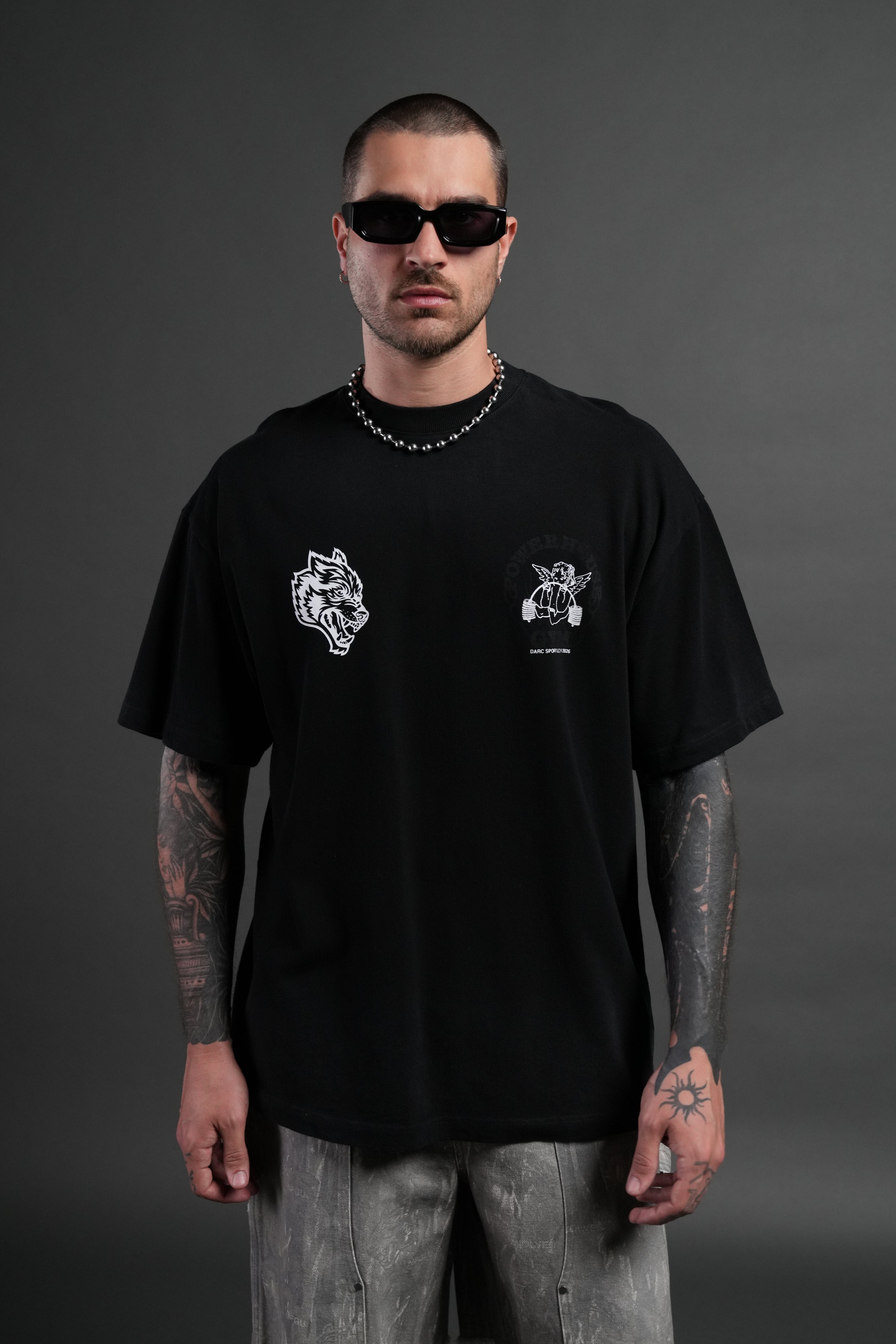 Powerhouse of the Cherub Unisex Premium Oversized Tee in Black Drift Wash — imagem 2