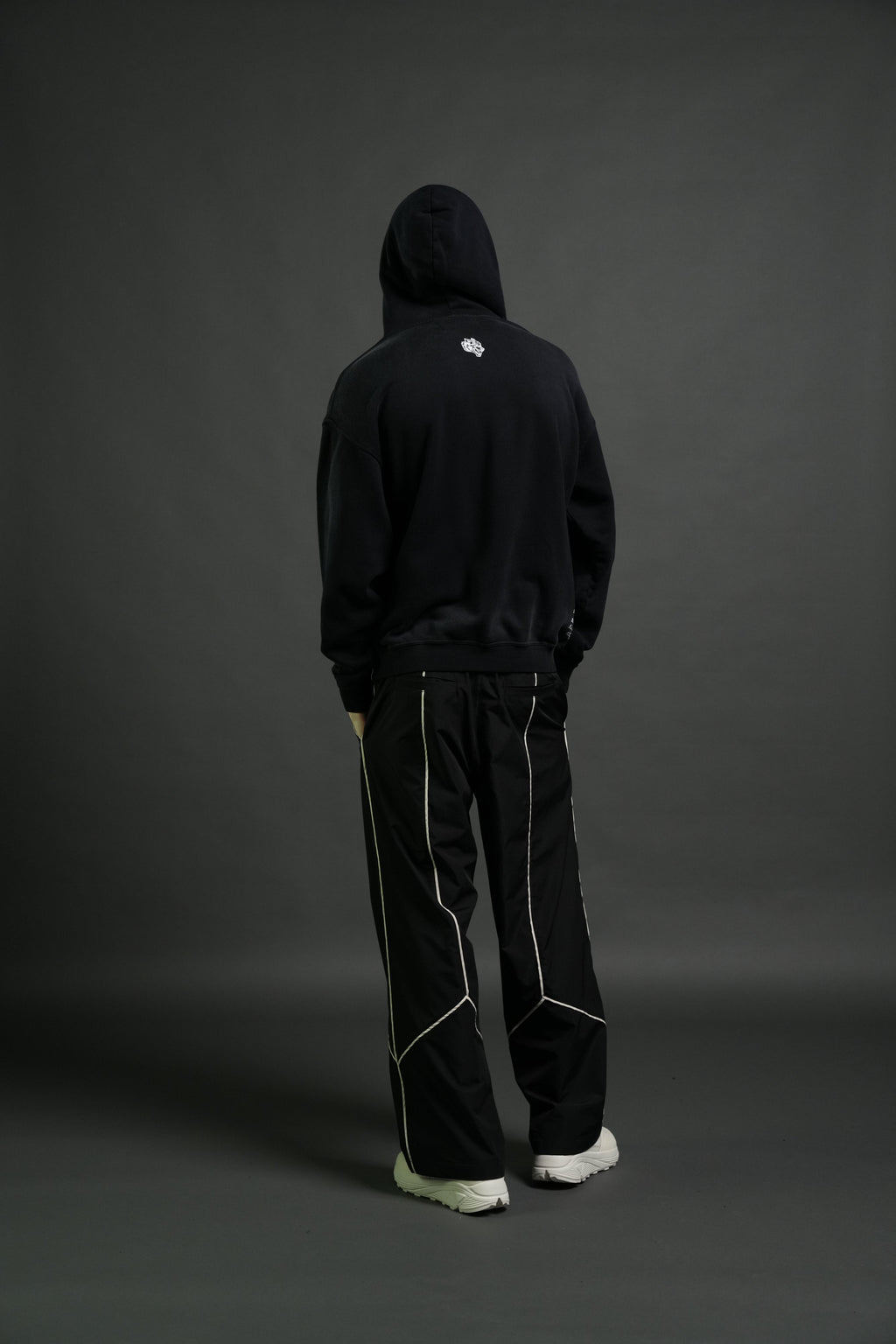 Igris Ascends "Pierce" Hoodie in Black Sun Fade - imagem 6