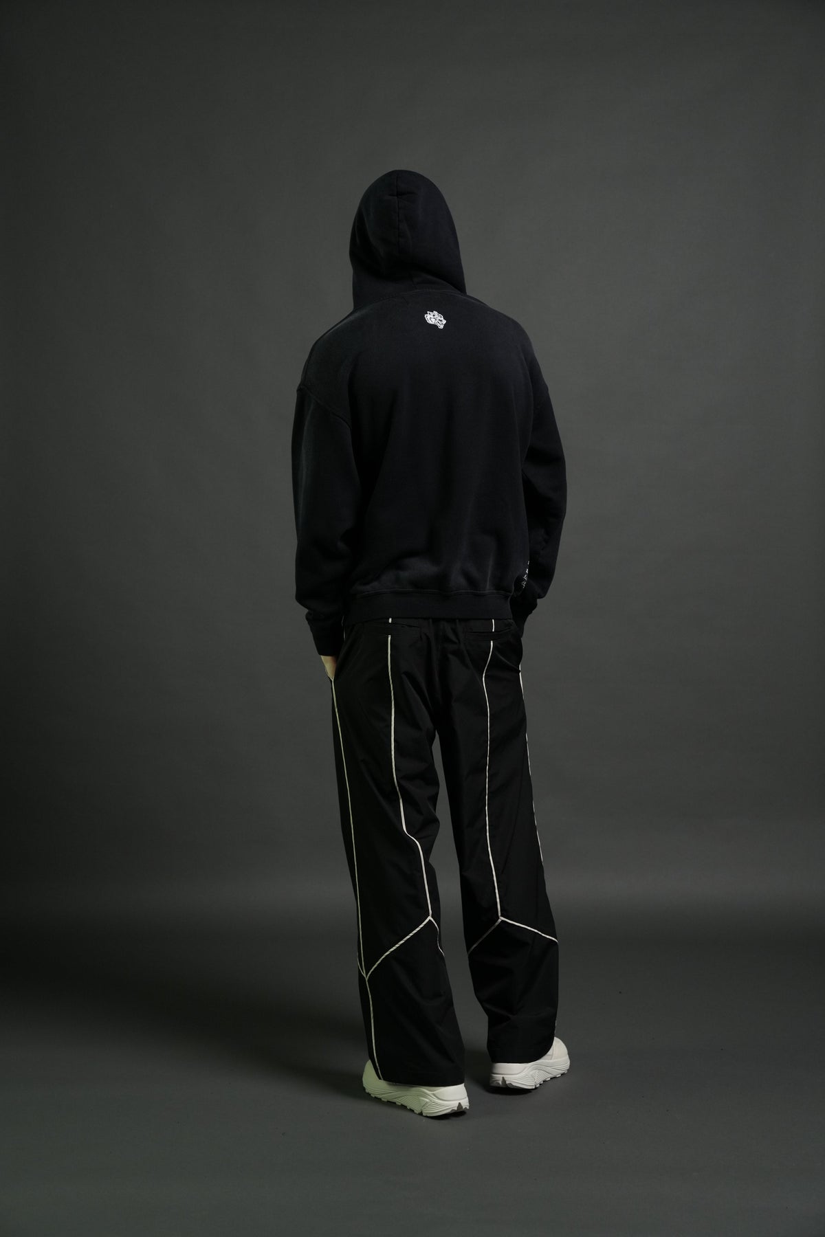 Igris Ascends "Pierce" Hoodie in Black Sun Fade - imagem 6