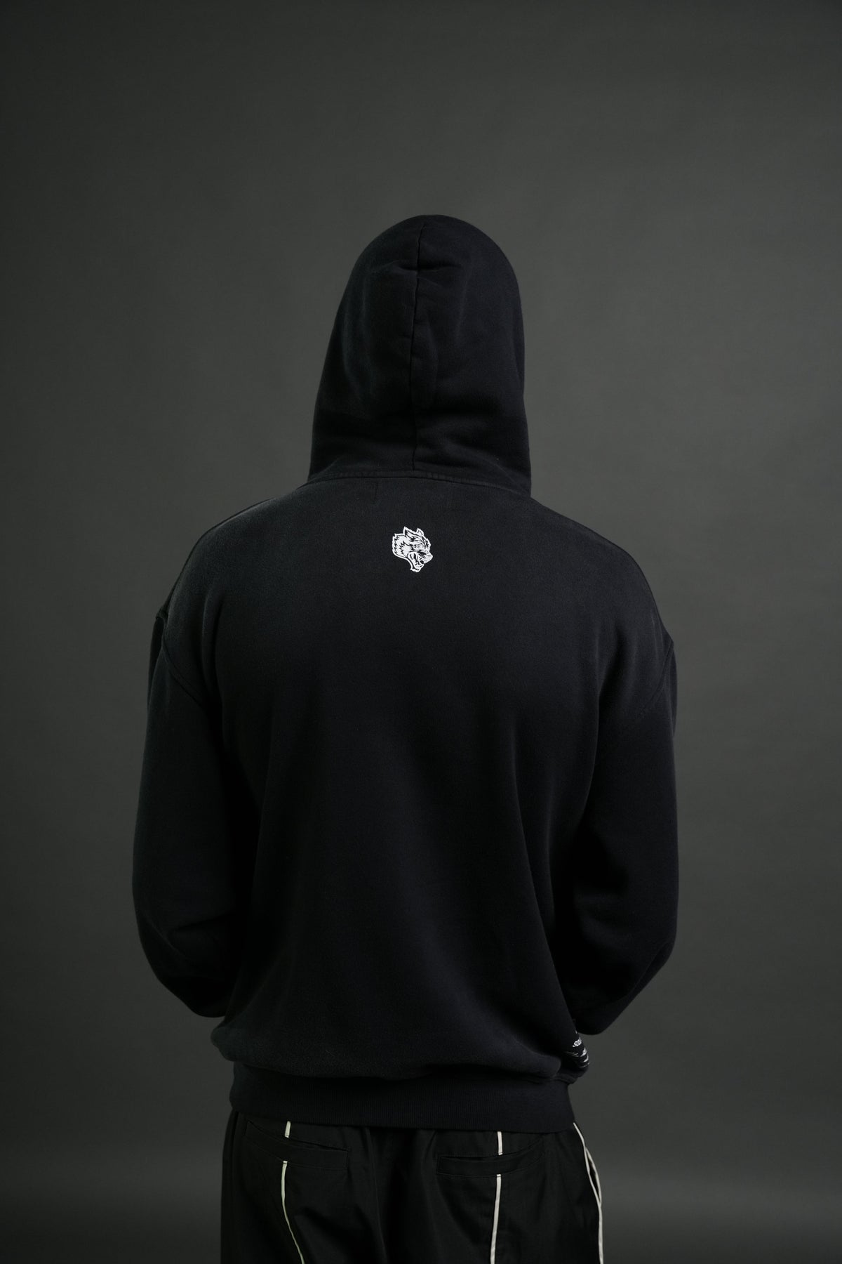 Igris Ascends "Pierce" Hoodie in Black Sun Fade - imagem 2