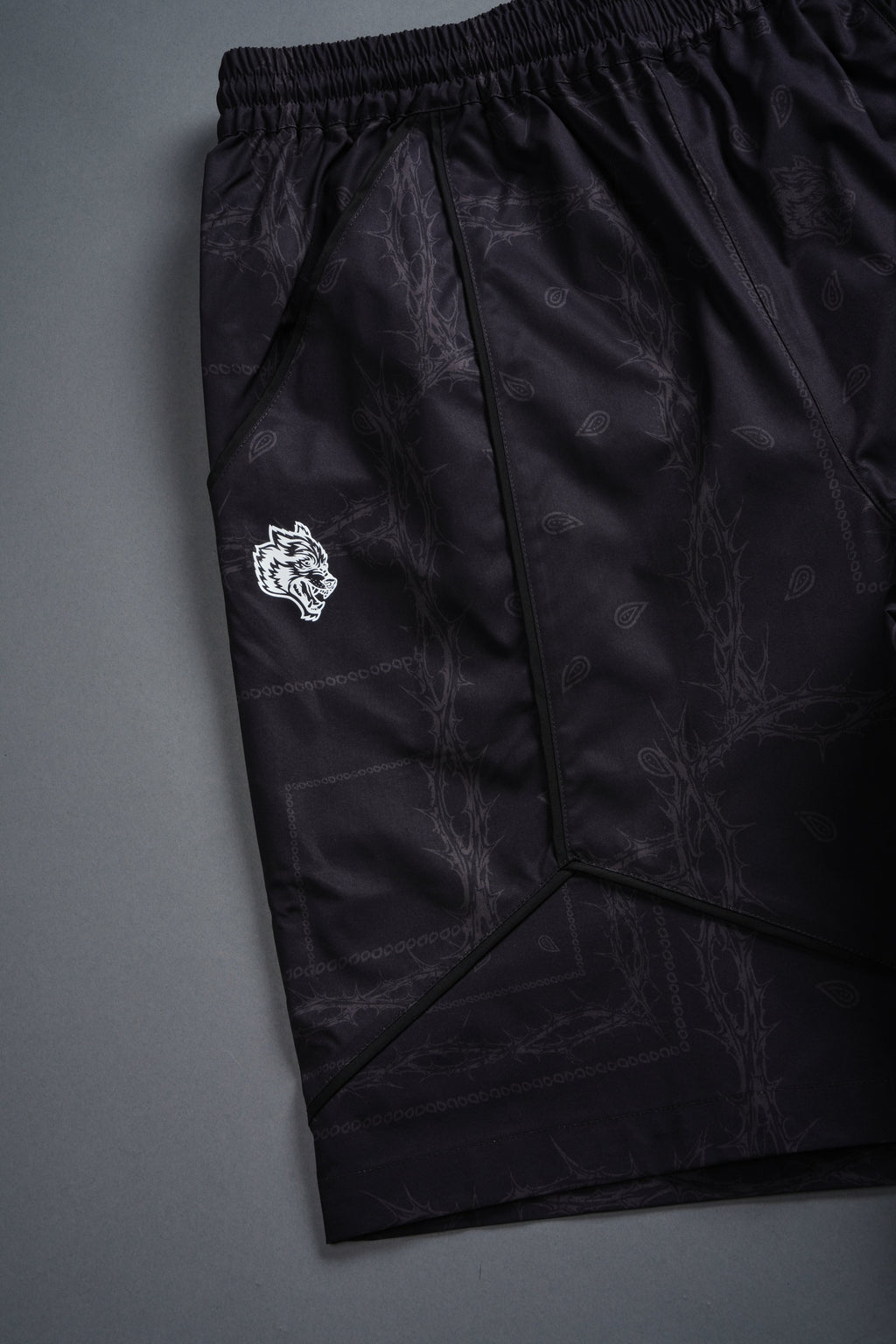 Dual Mens Quinn Track Shorts in Black Thorn Paisley — imagem 7