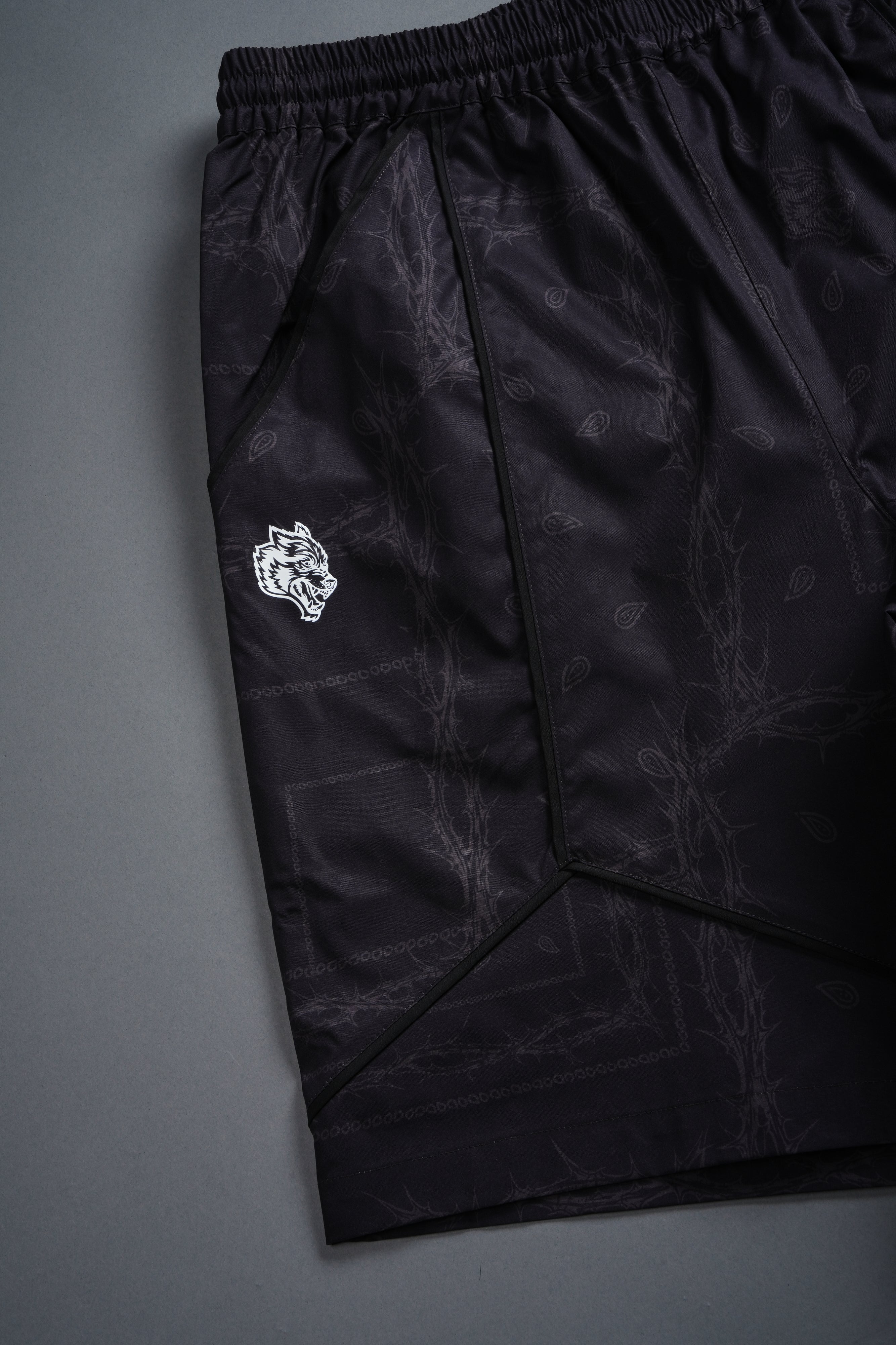Dual Mens Quinn Track Shorts in Black Thorn Paisley — imagem 7