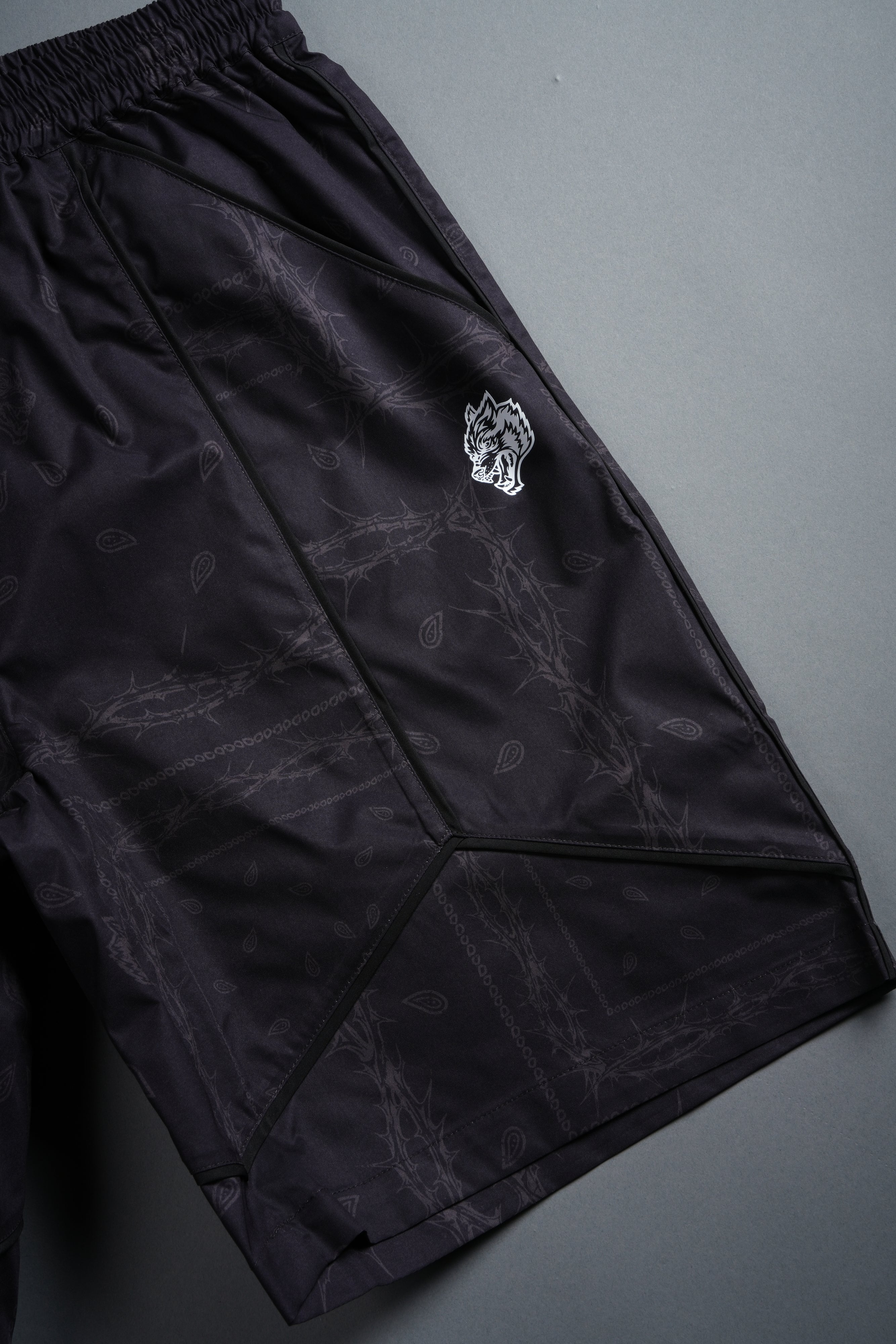 Dual Mens Quinn Track Shorts in Black Thorn Paisley — imagem 8