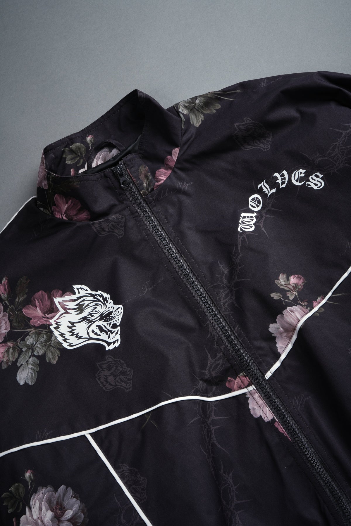 Wolf Chopper Quinn Track Jacket in Black Rose Thorn - imagem 9