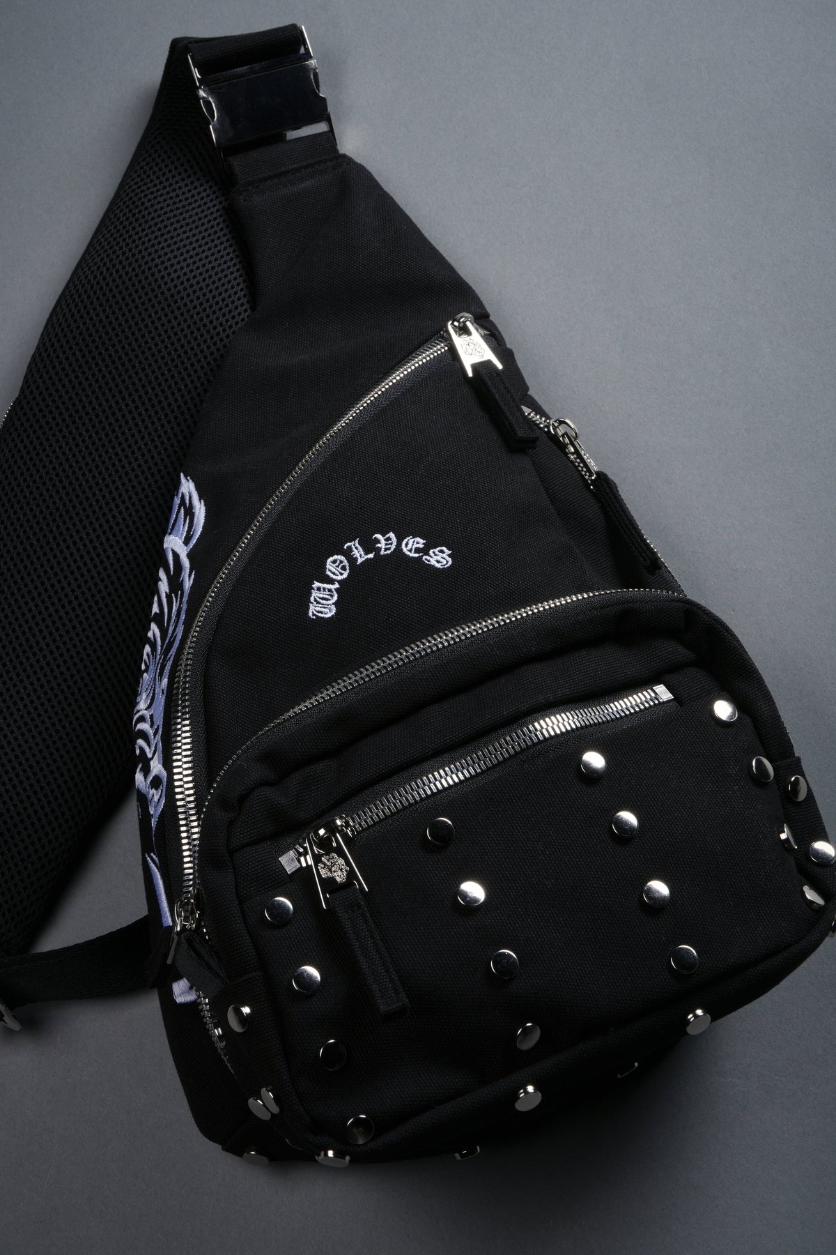 Wolf Head Ronin Side Bag in Black - imagem 7