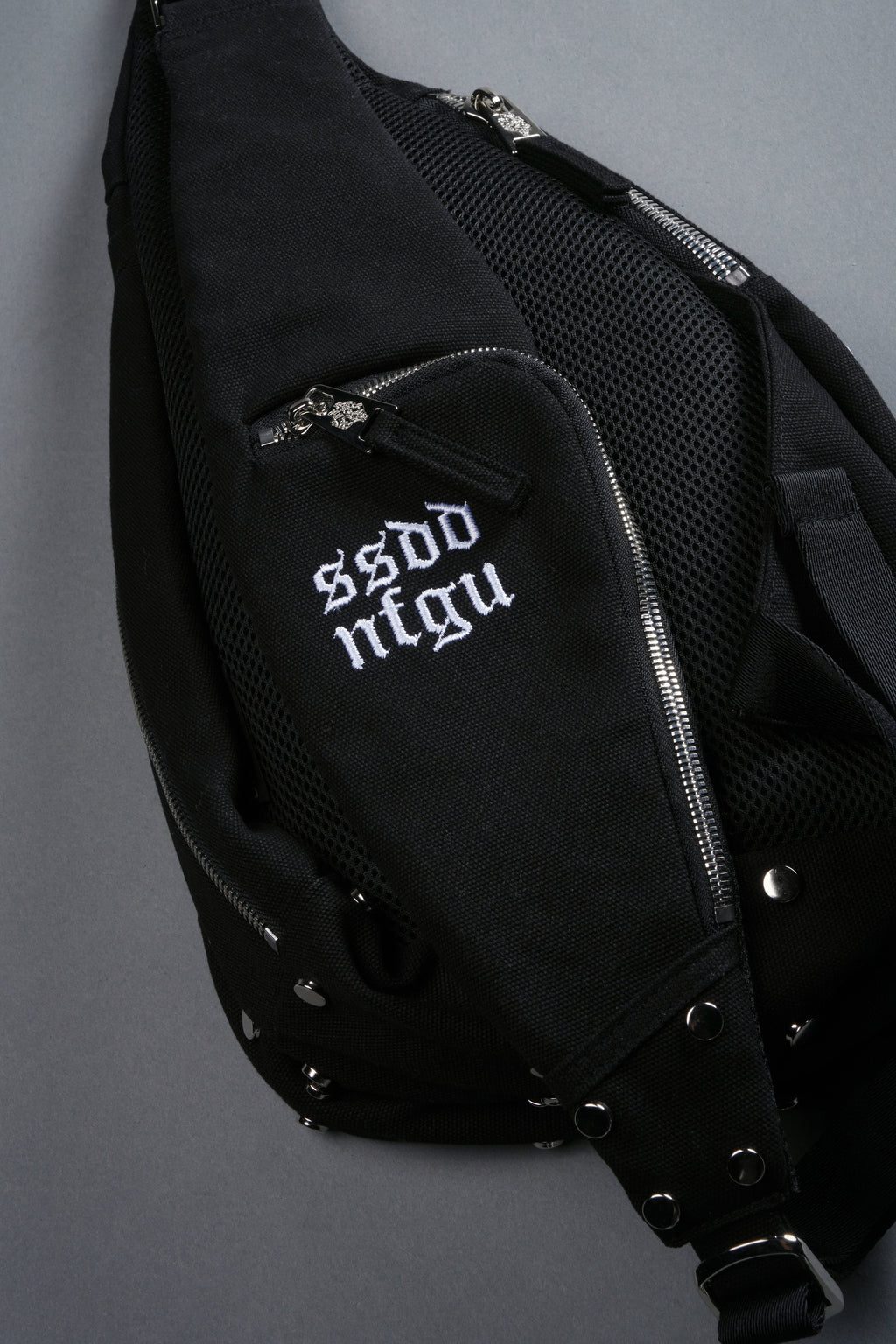 Wolf Head Ronin Side Bag in Black - imagem 8