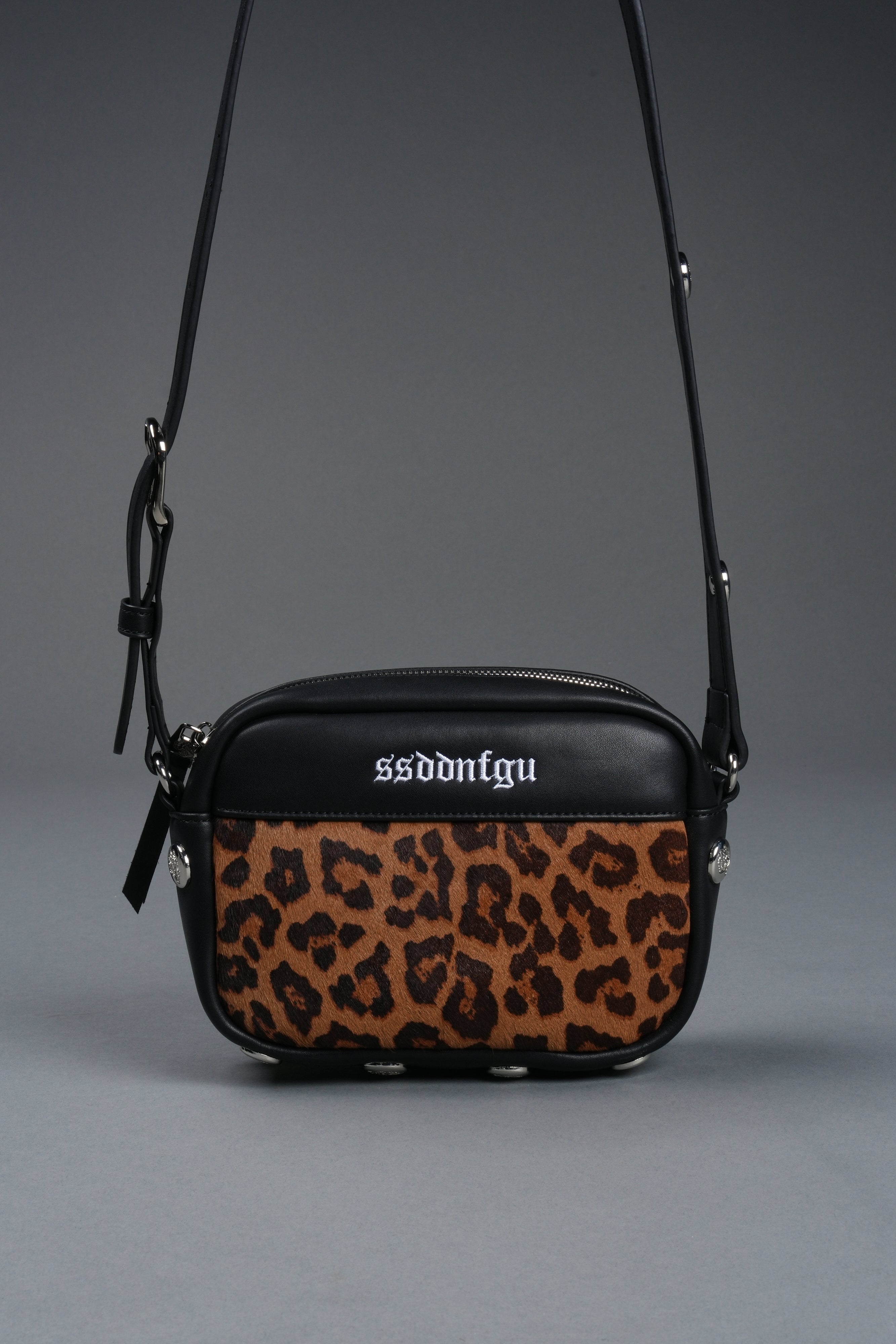 Wolf Head Rodman Leather Side Bag in Black — imagem 3