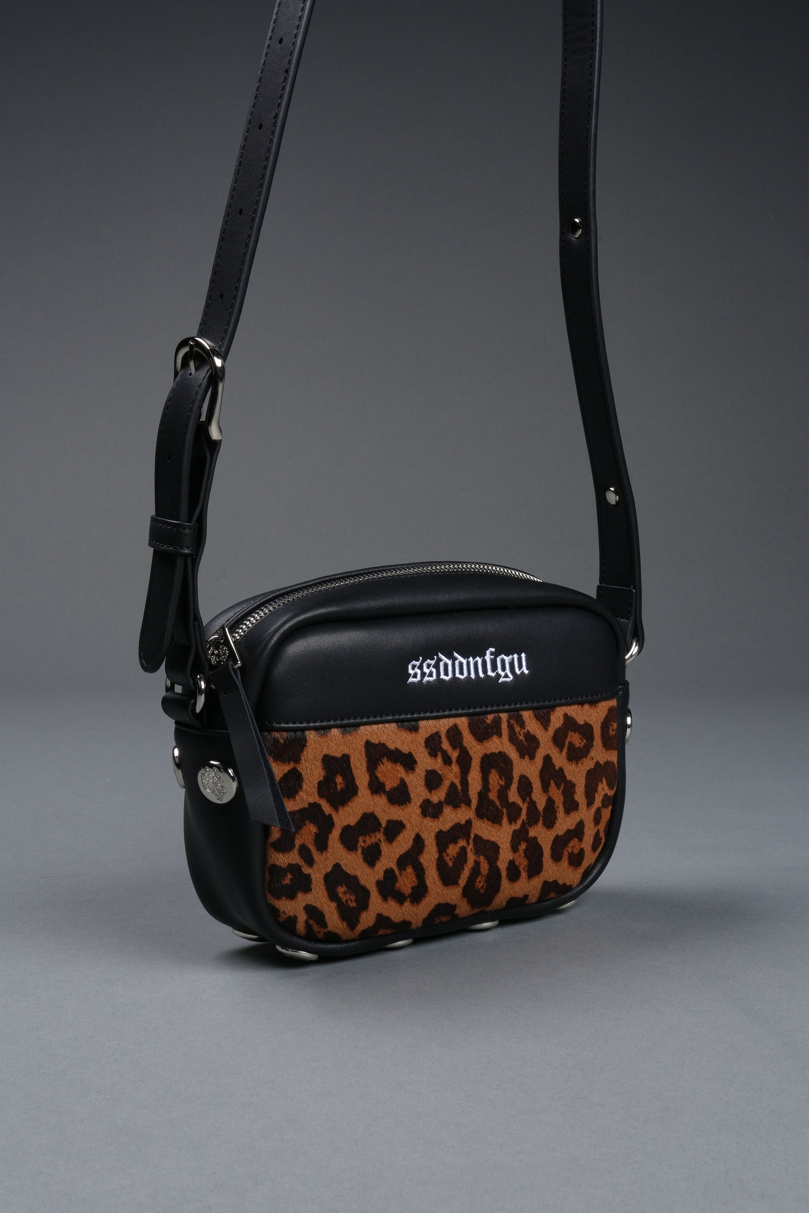 Wolf Head Rodman Leather Side Bag in Black — imagem 4