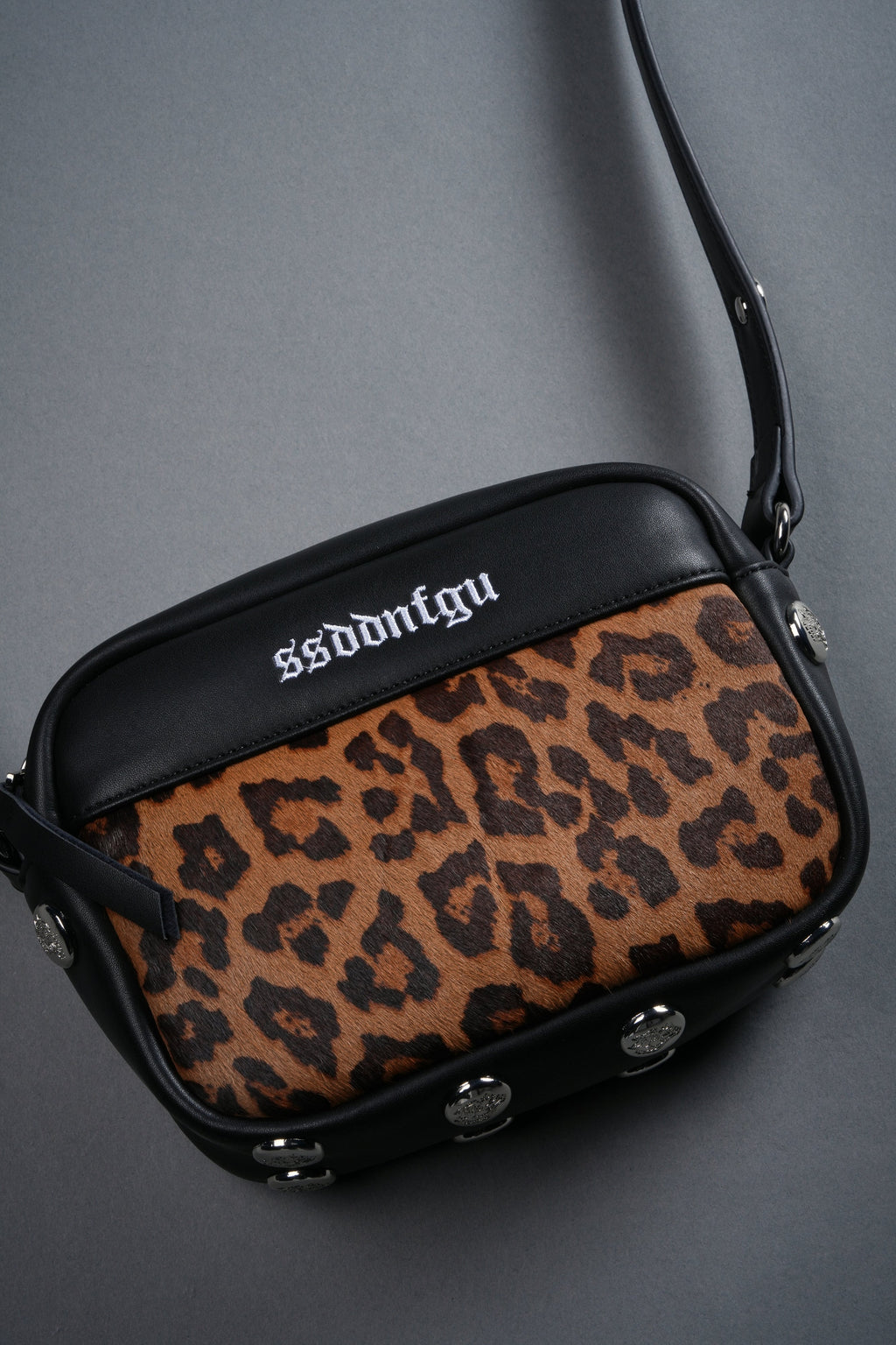 Wolf Head Rodman Leather Side Bag in Black — imagem 7