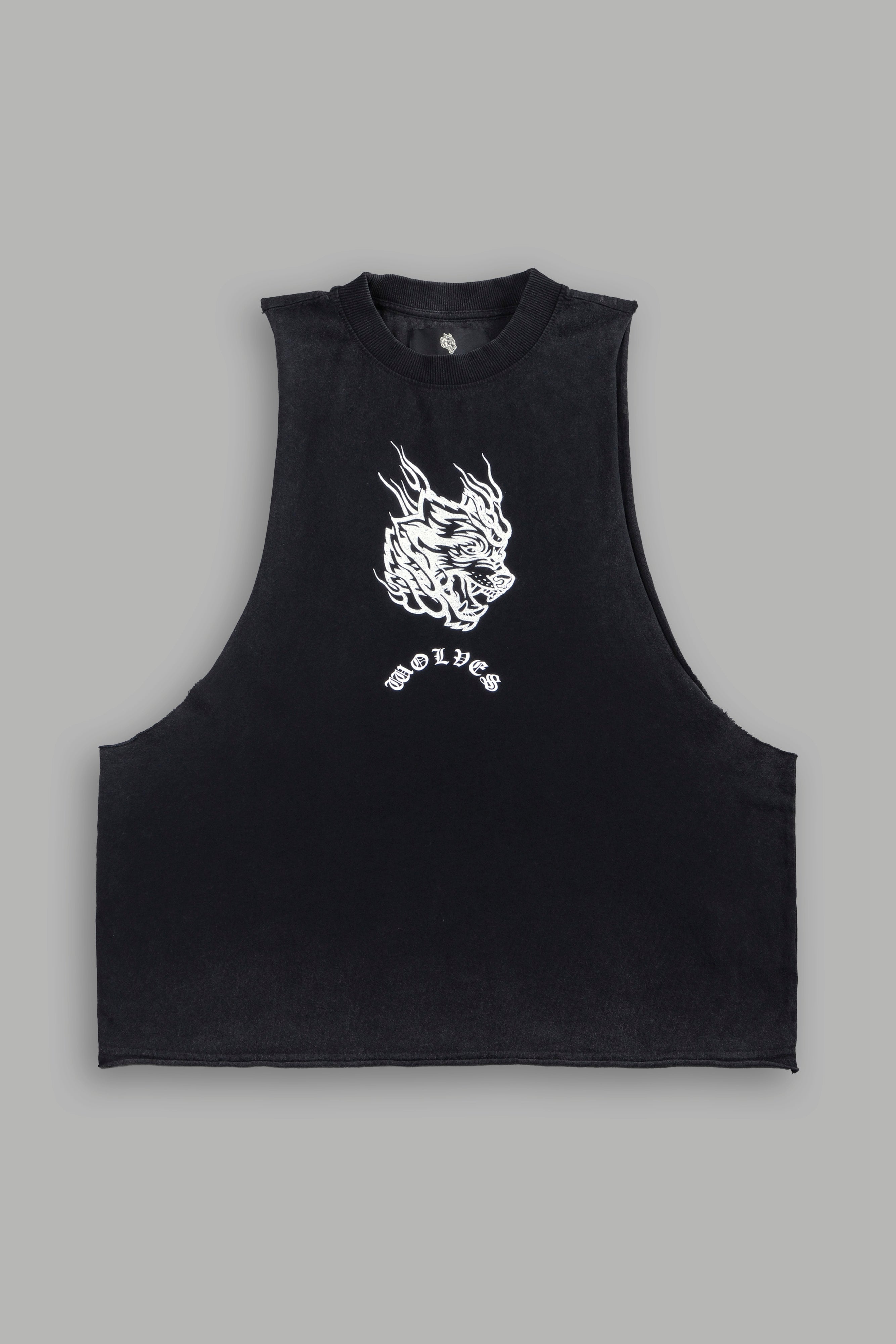 Okami Inferno Grunge Raw Hem Box Cut Tommy Muscle Tee in Black — imagem 1