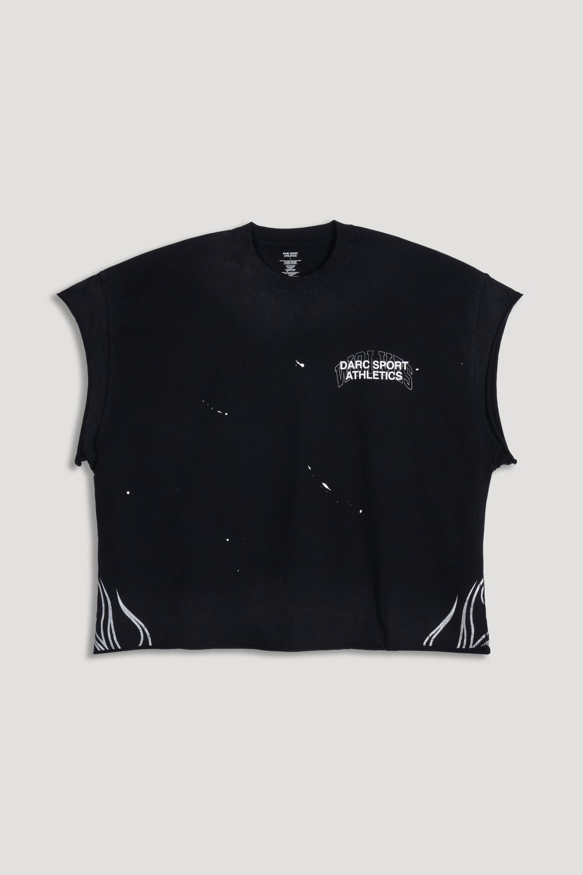 Hot Rod Grunge Cut-Off Mid Length Raw Hem Tee in Black Drift Wash — imagem 3