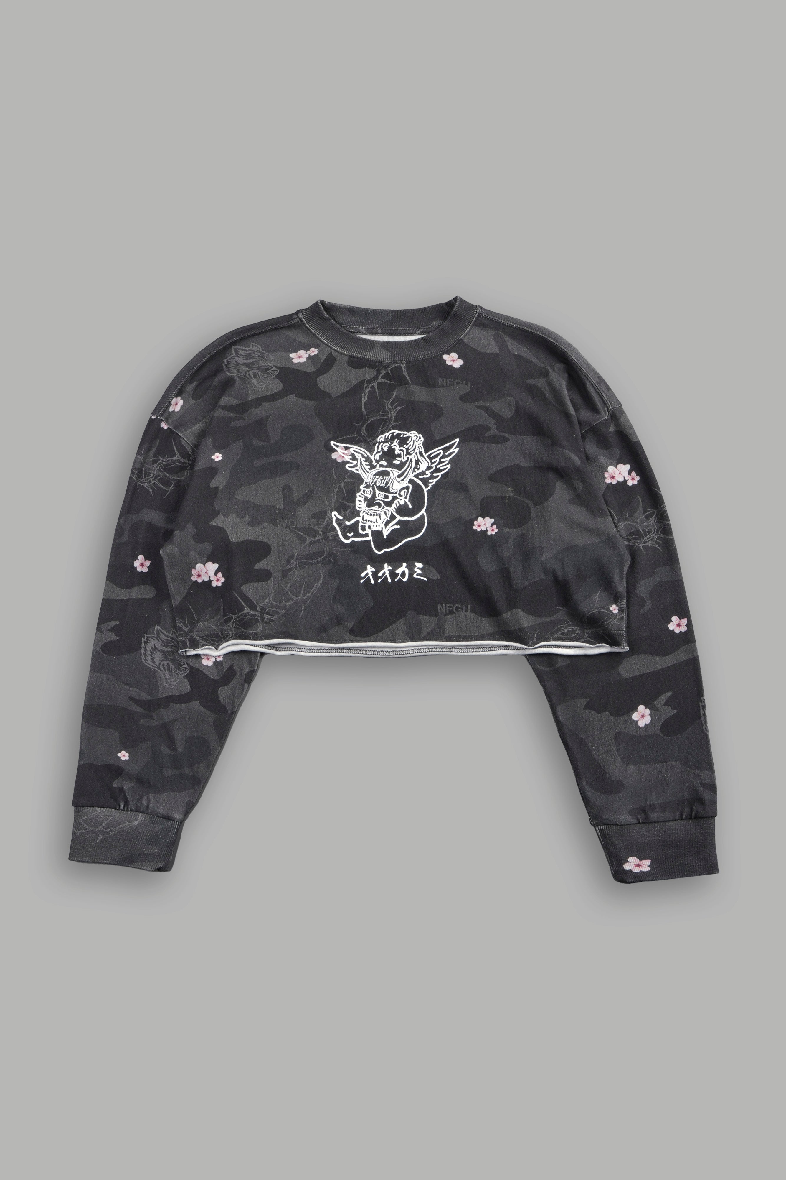 Oni Cherub Premium Oversized Cropped Ls Tee in Warrior In A Garden Black Camo — imagem 1