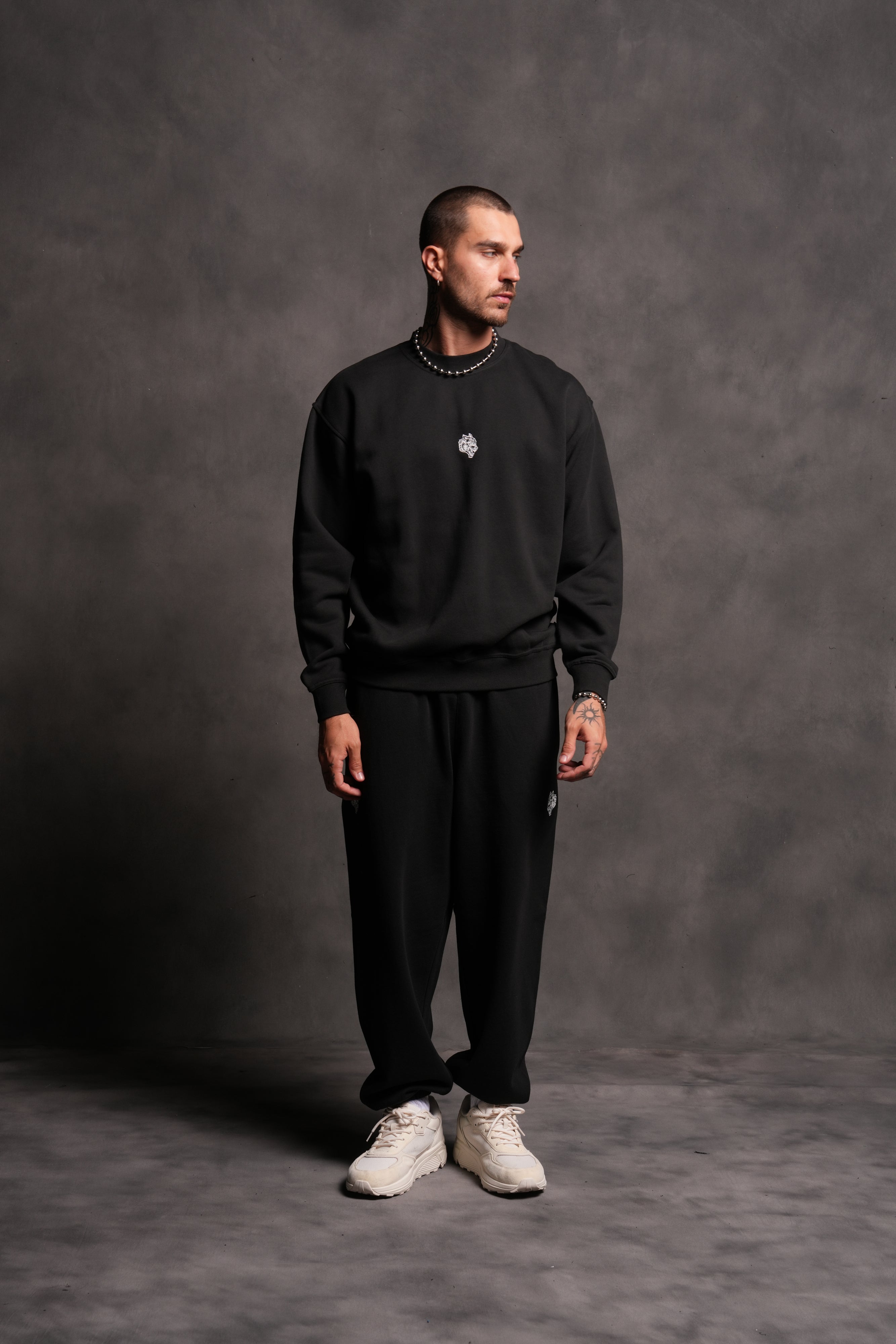 Wolf Head London Crewneck in Black