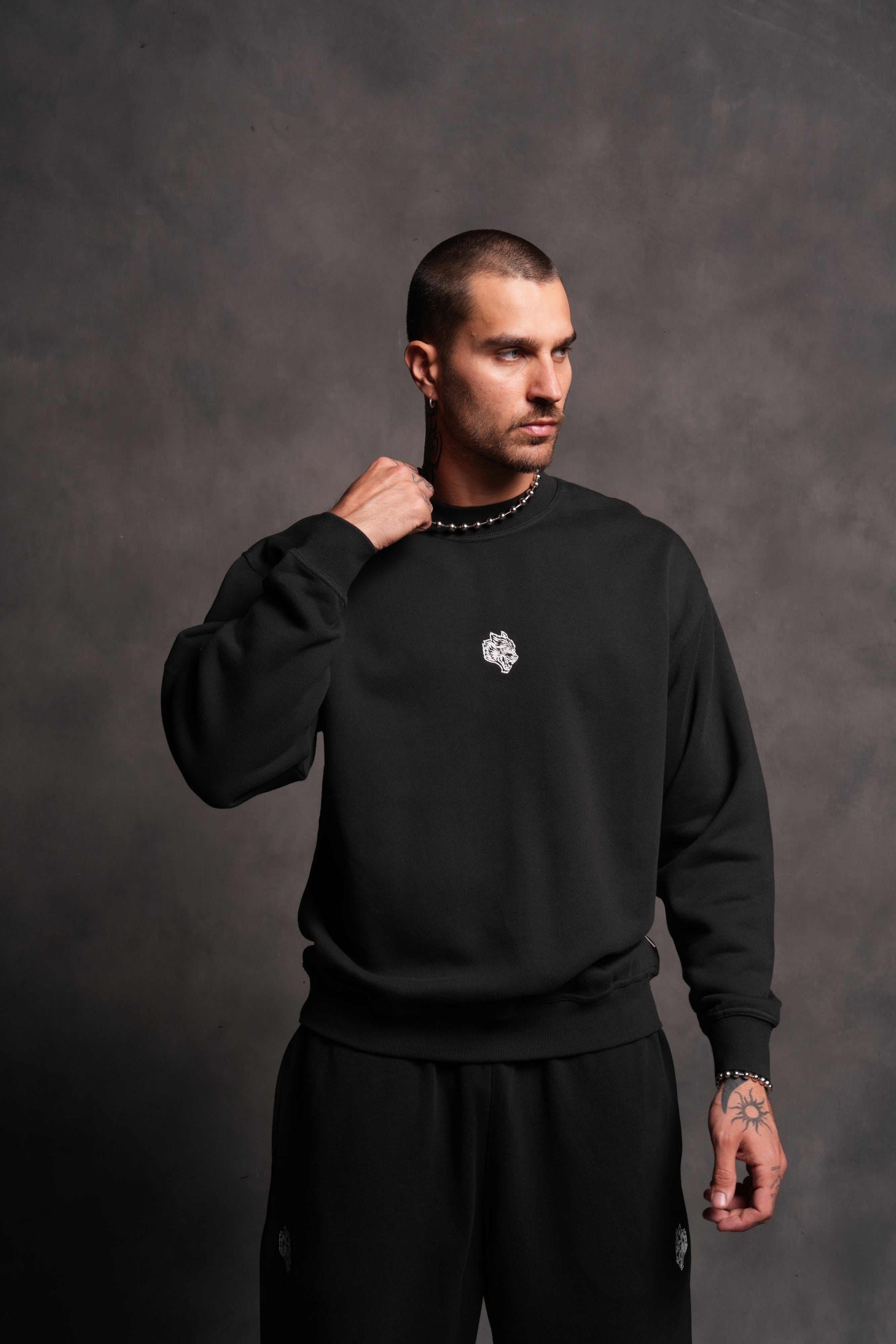 Wolf Head London Crewneck in Black