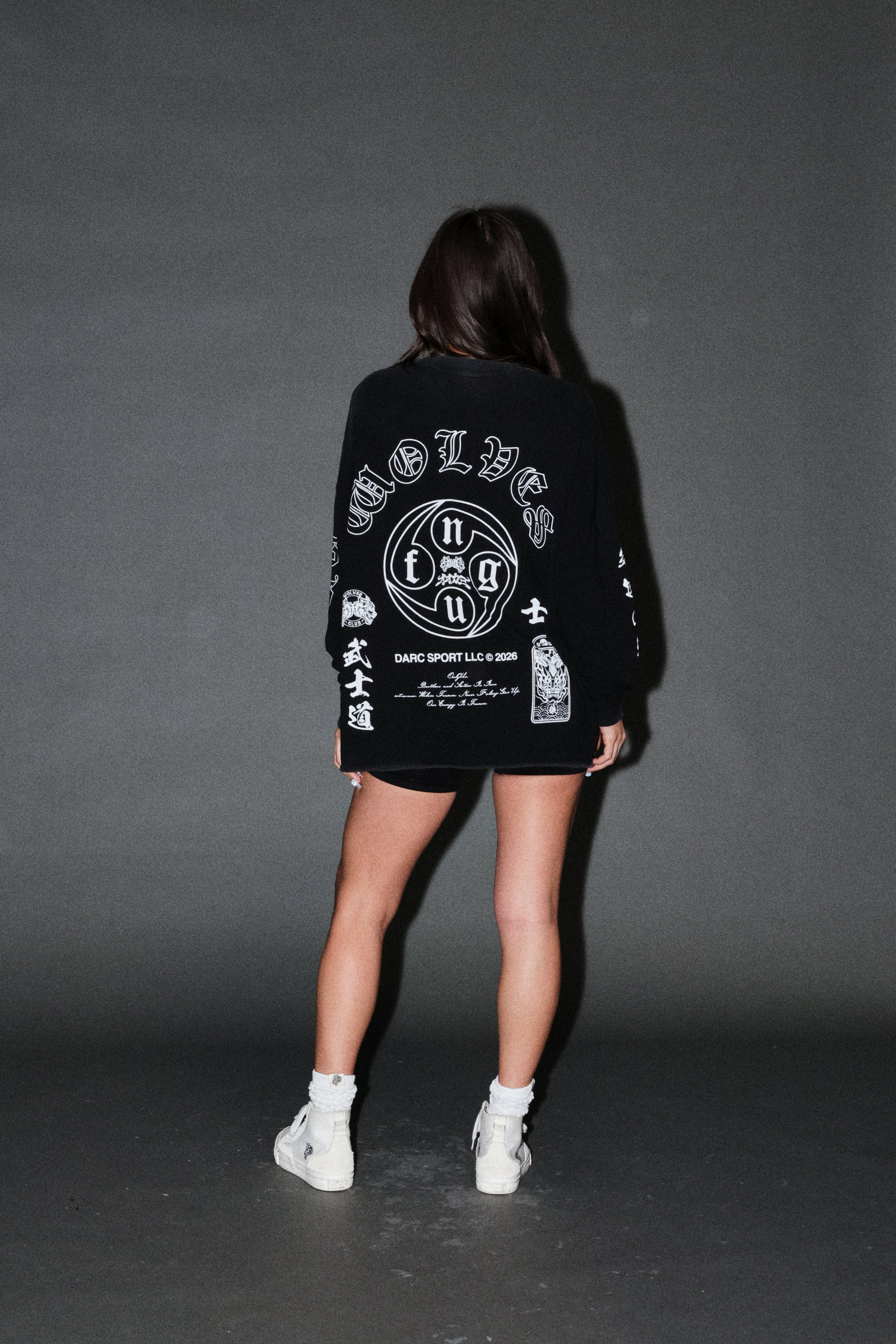 Kazoku Okami Premium Box Cut Ls Tee in Black — imagem 12