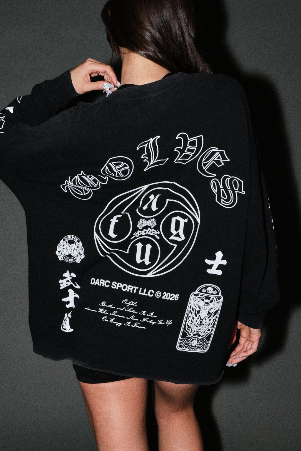 Kazoku Okami Premium Box Cut Ls Tee in Black — imagem 14