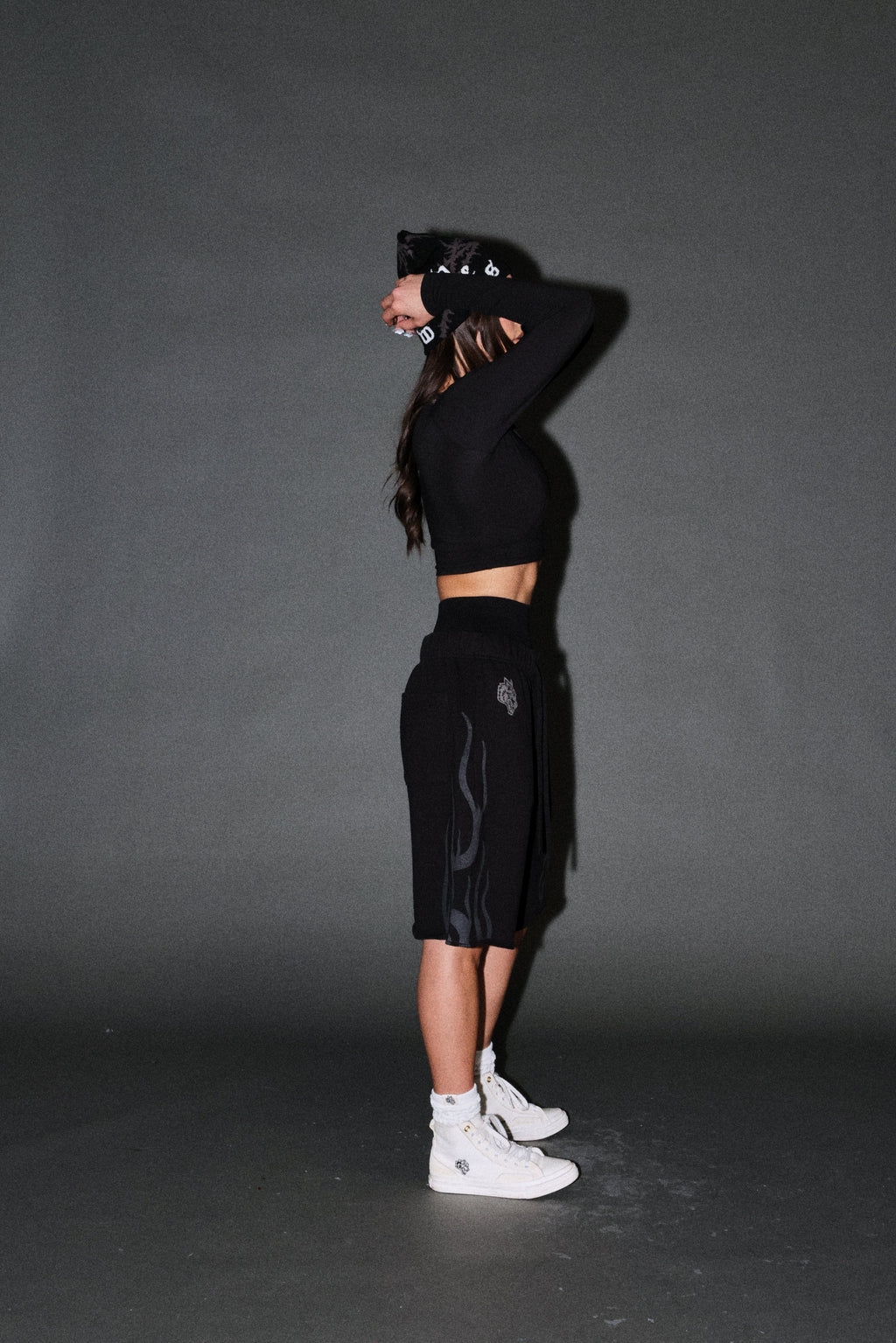 Fight Or Flight Grunge Oversized Raw Hem Post Lounge Sweat Shorts in Black — imagem 9