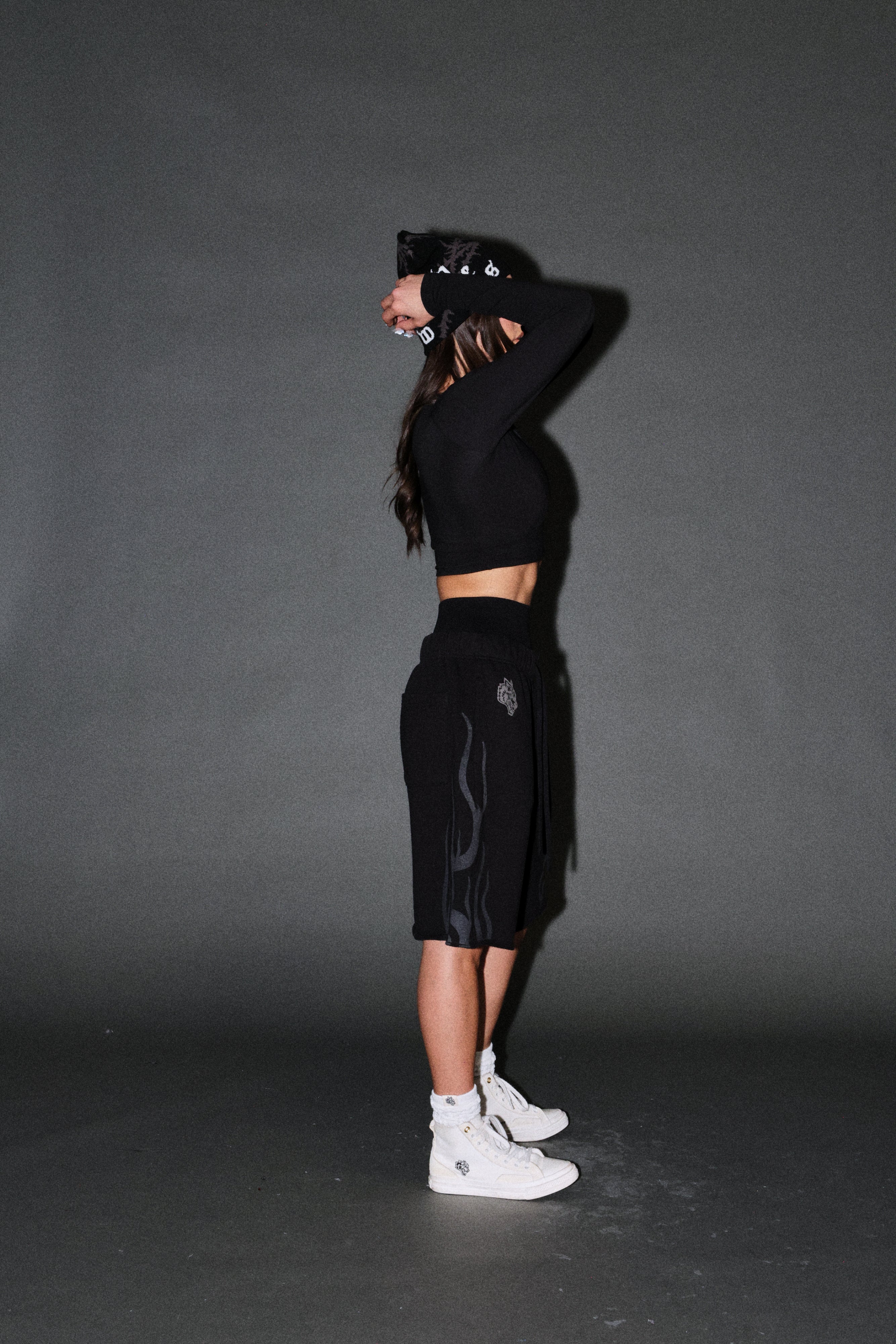 Fight Or Flight Grunge Oversized Raw Hem Post Lounge Sweat Shorts in Black — imagem 9