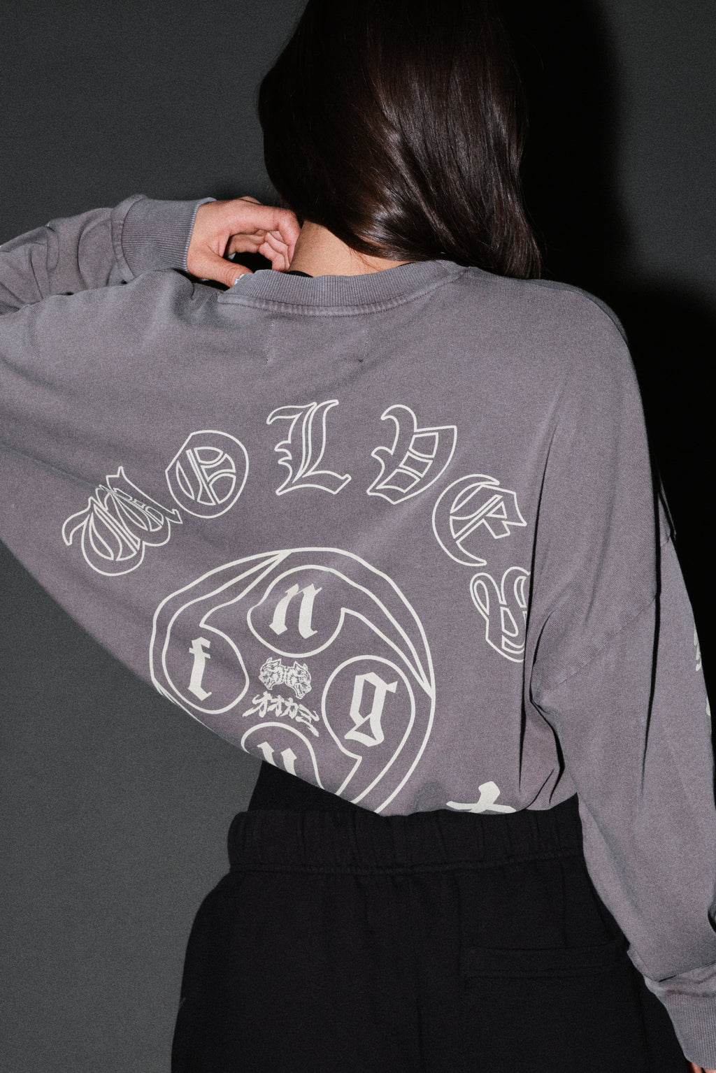 Kazoku Okami Premium Box Cut Ls Tee in Slate Gray — imagem 14