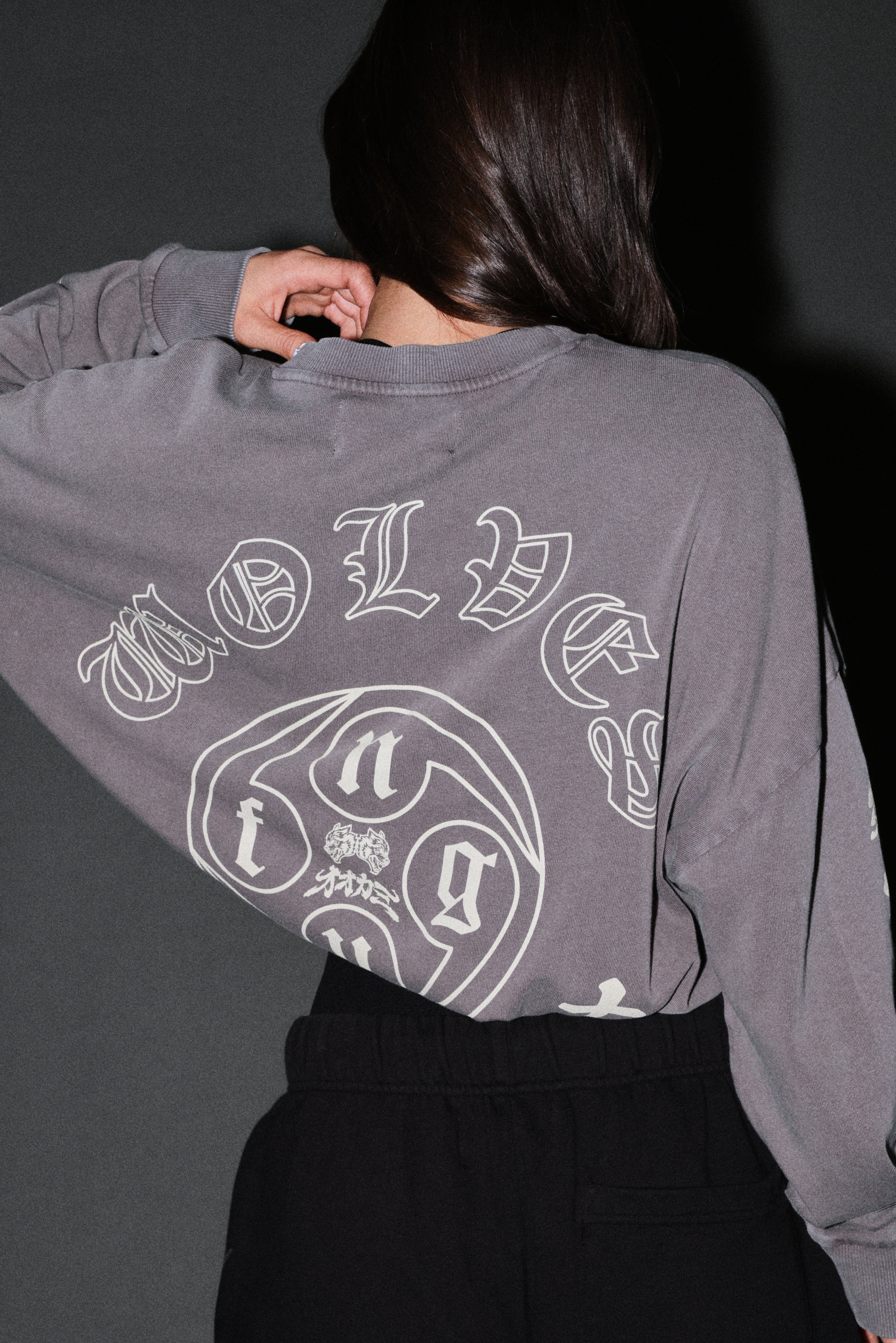 Kazoku Okami Premium Box Cut Ls Tee in Slate Gray — imagem 14