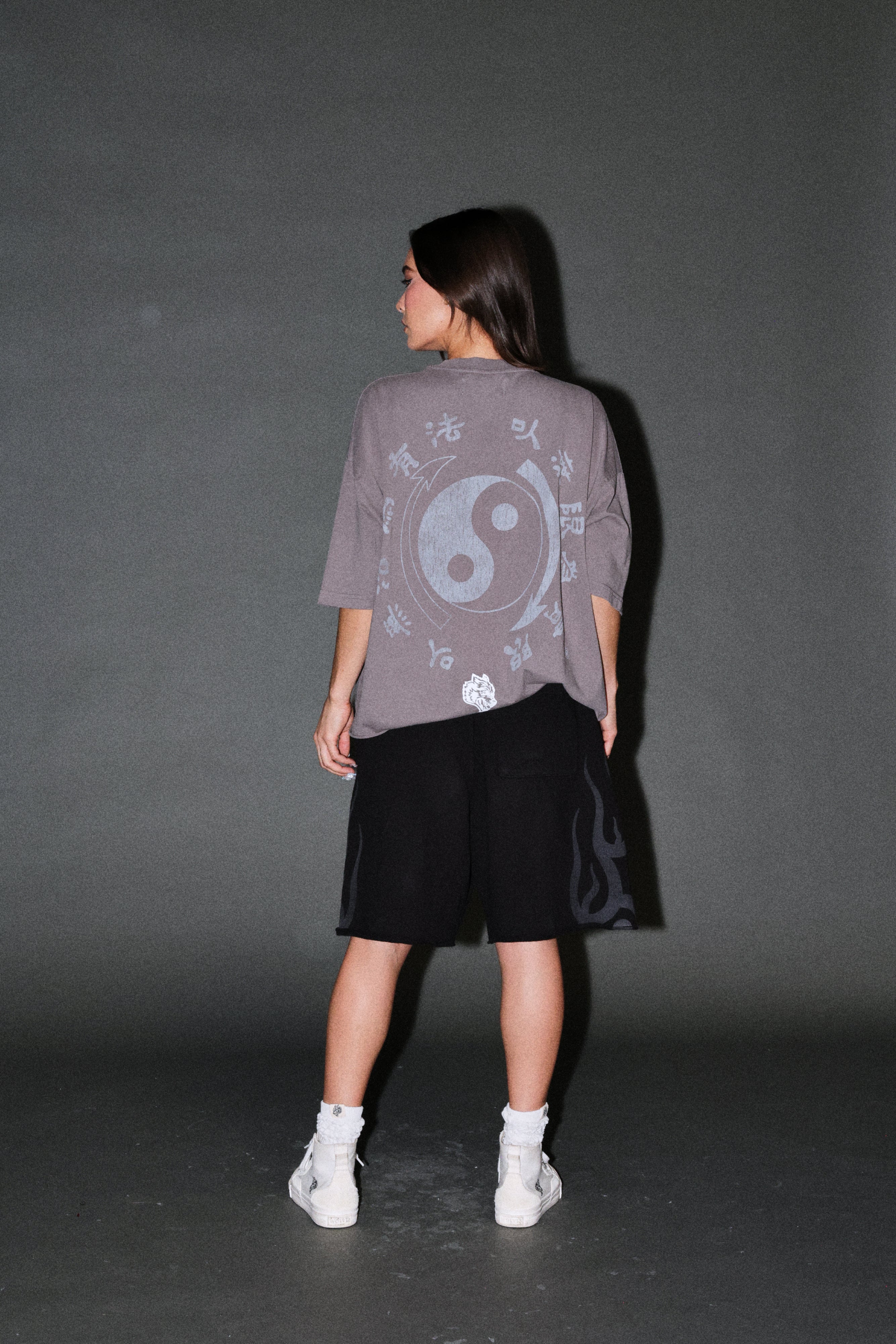 Bruce Lee Forever Distressed Grunge Box Cut Tee V2 in Slate Gray — imagem 12