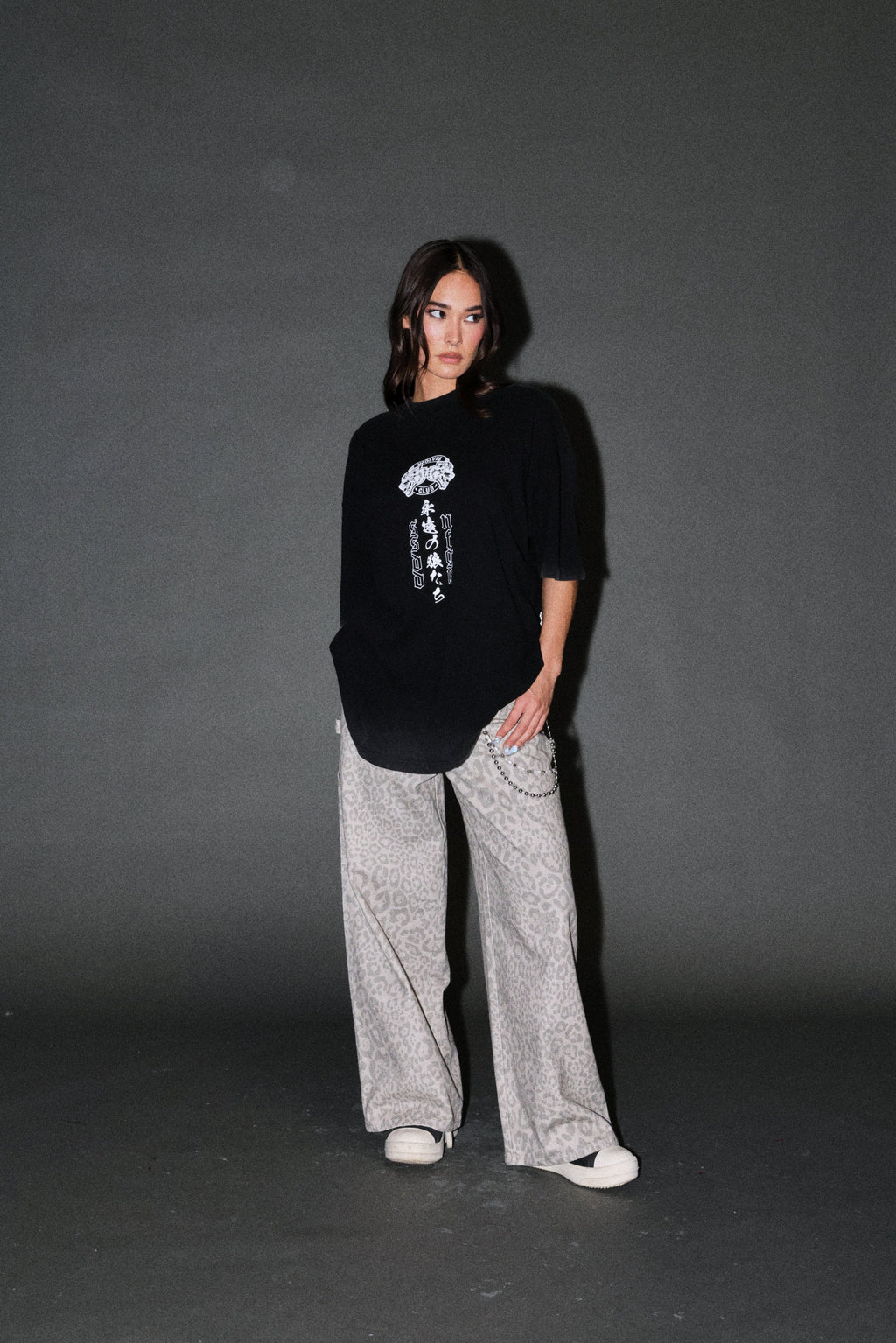 Kazoku Okami Premium Oversized Tee in Black — imagem 11