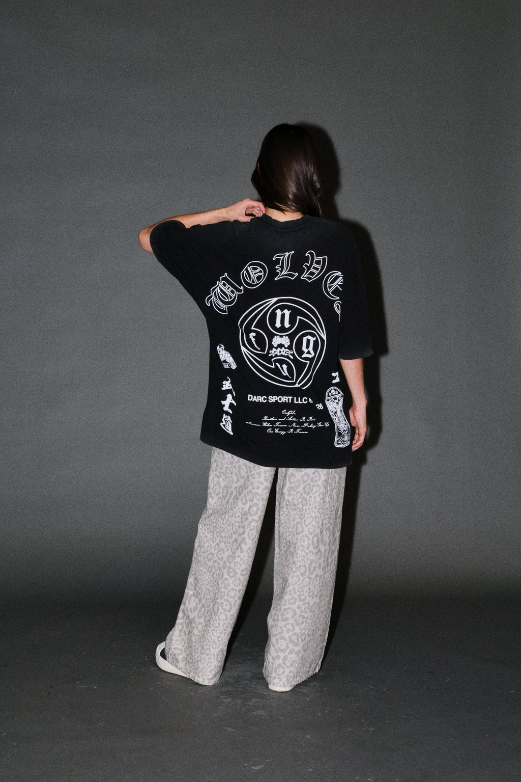 Kazoku Okami Premium Oversized Tee in Black — imagem 12