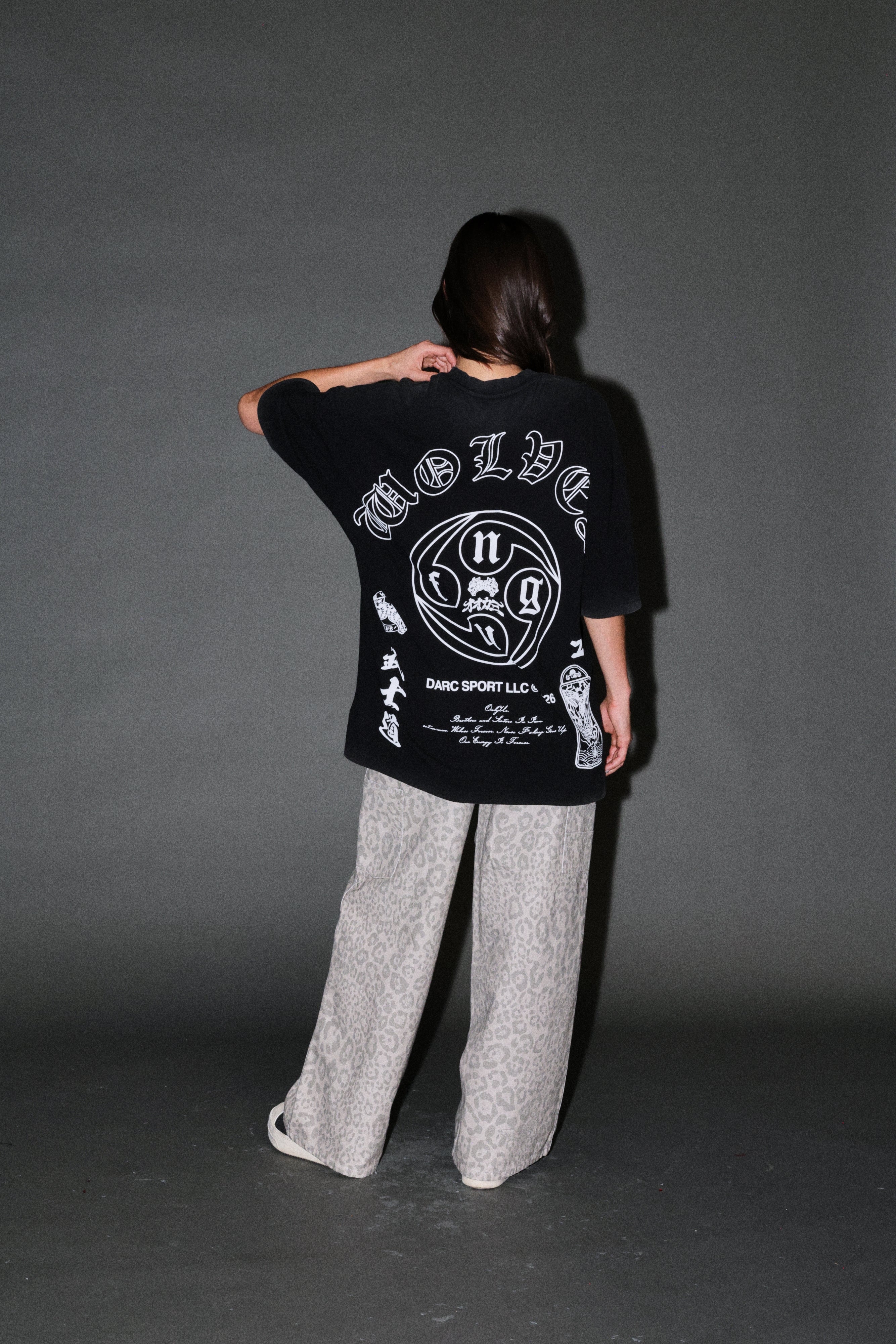 Kazoku Okami Premium Oversized Tee in Black — imagem 12