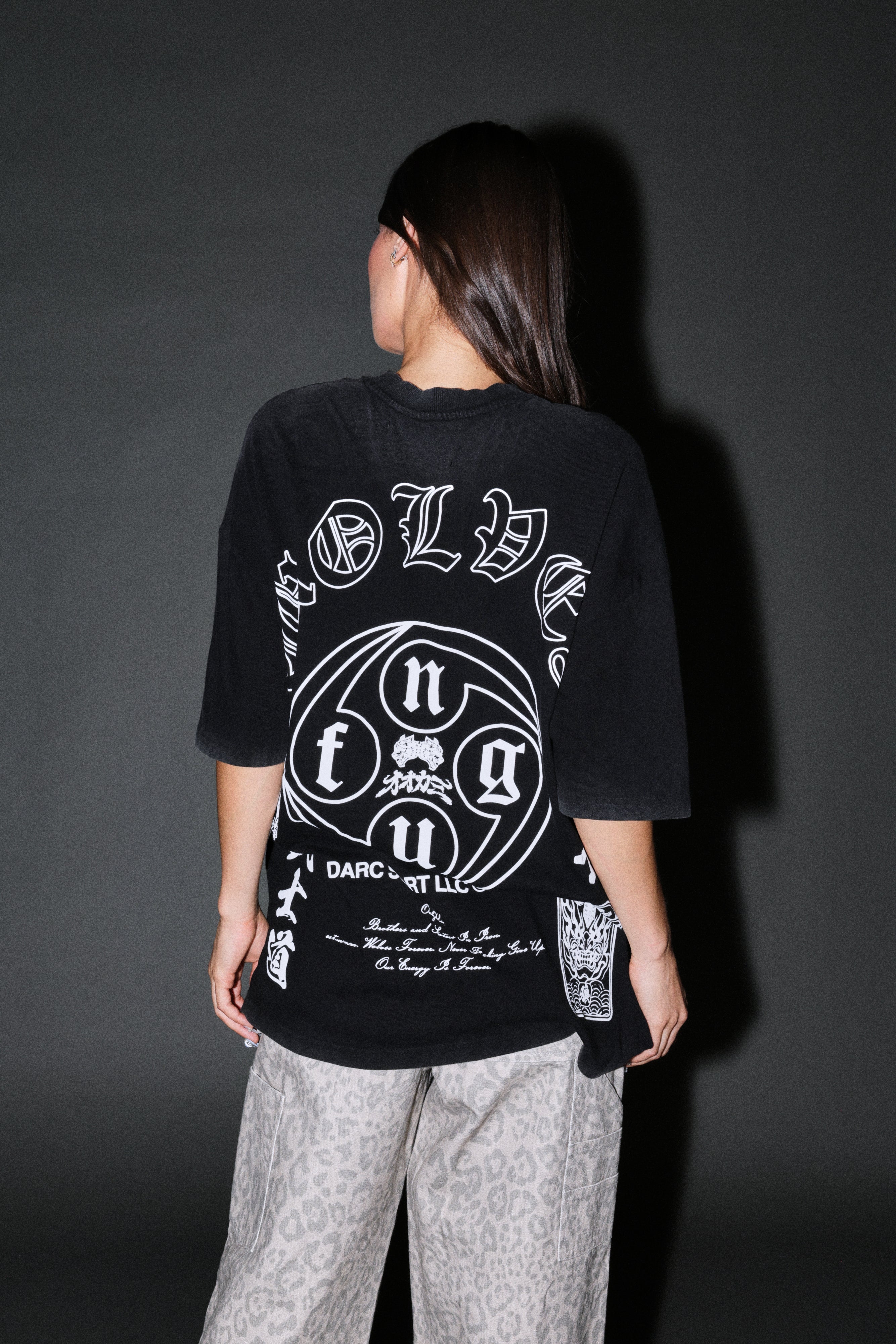Kazoku Okami Premium Oversized Tee in Black — imagem 10