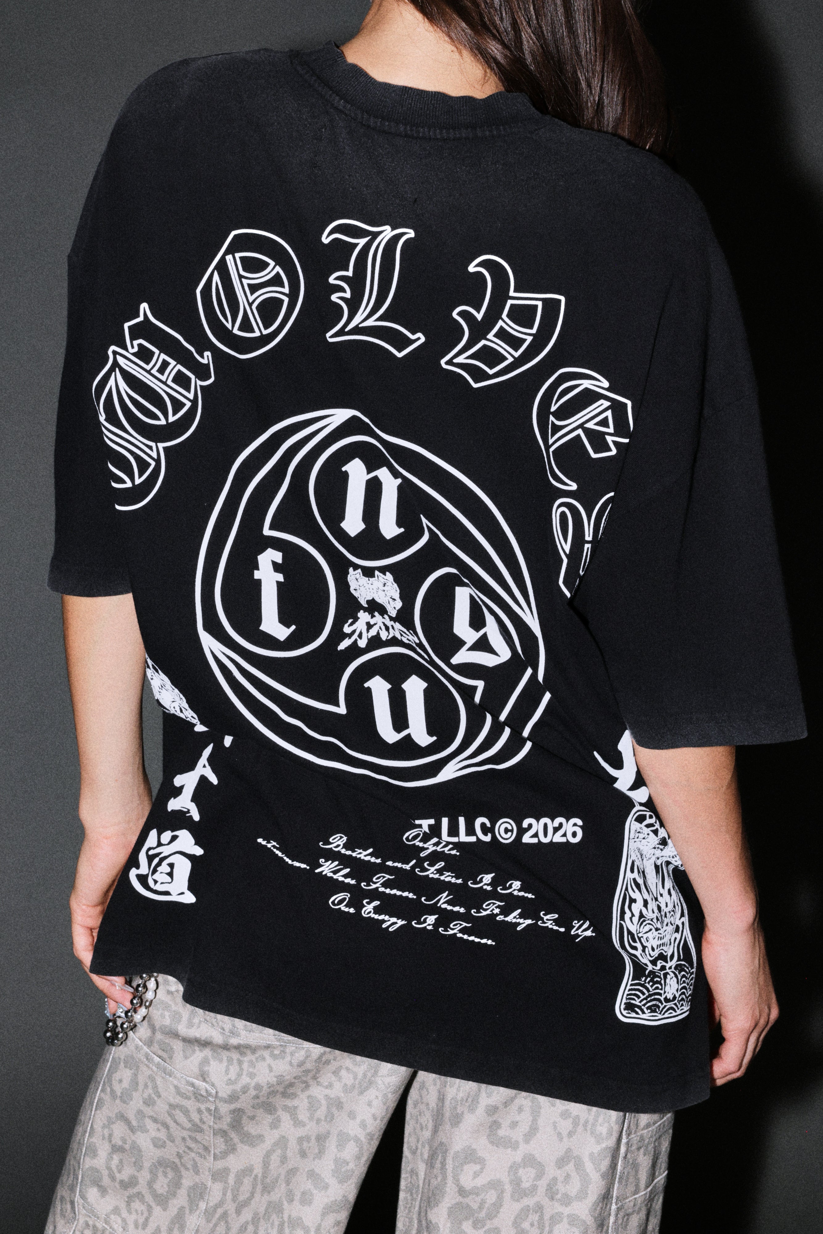 Kazoku Okami Premium Oversized Tee in Black — imagem 14