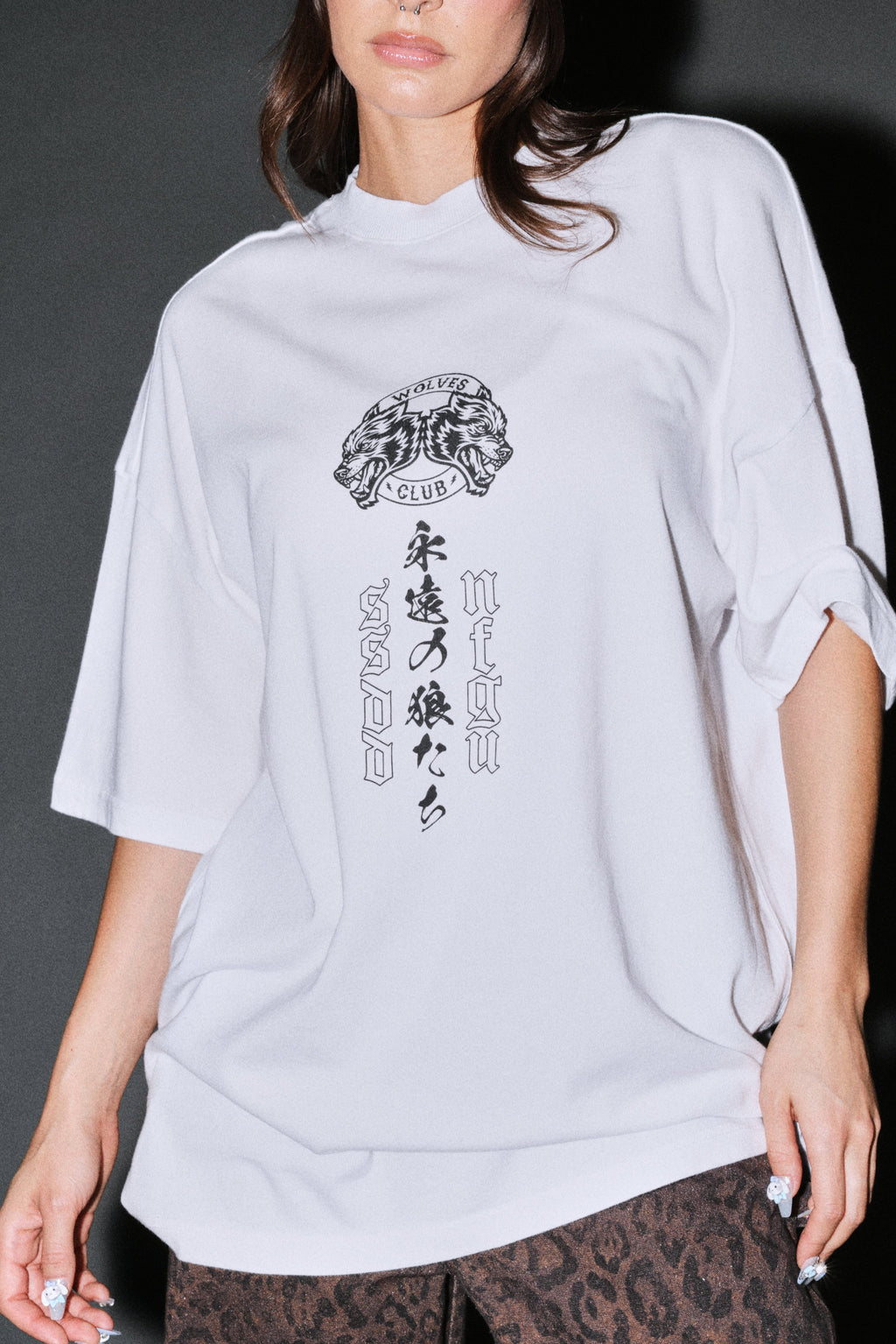 Kazoku Okami Premium Oversized Tee in White — imagem 13