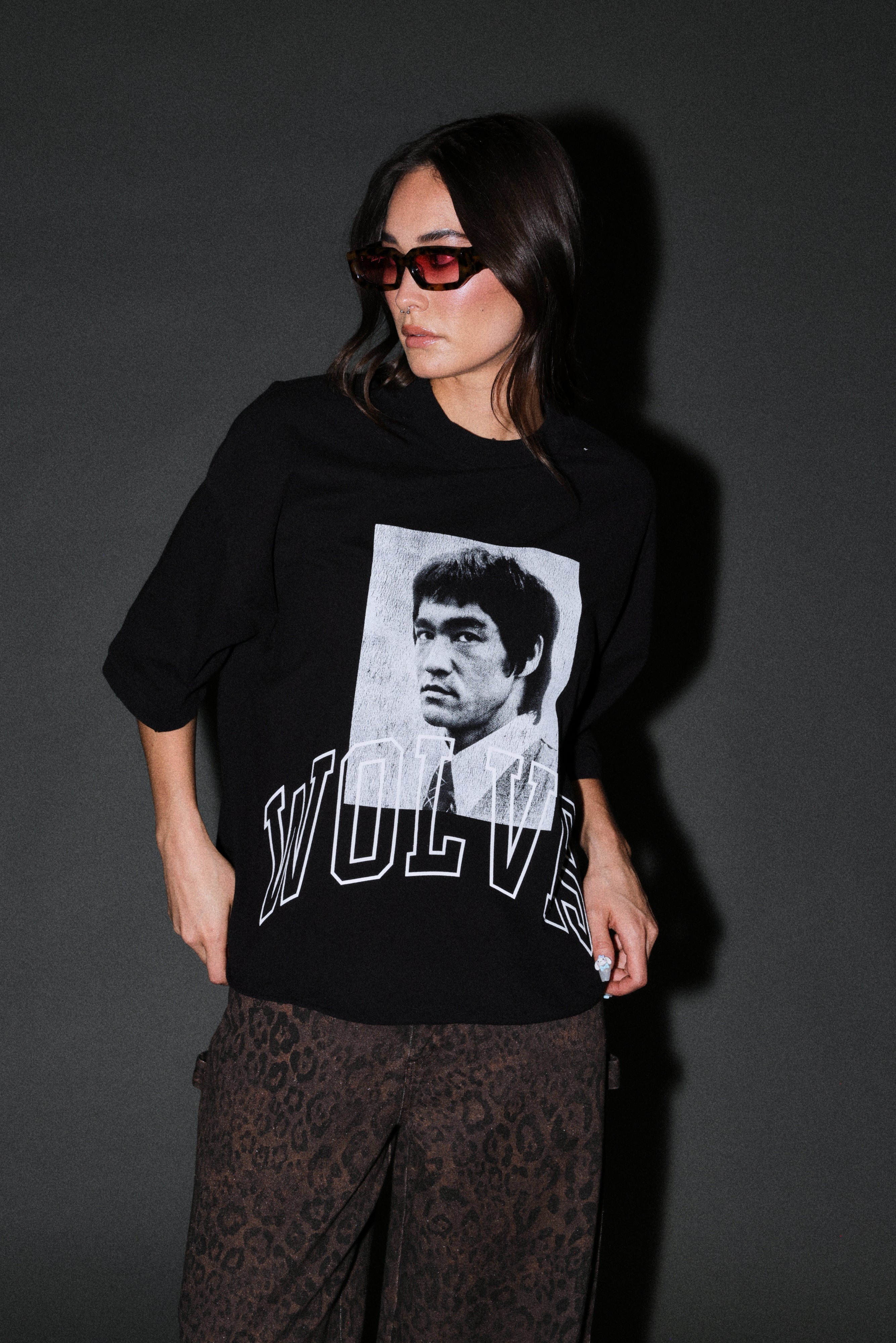 Bruce Lee Forever Distressed Grunge Box Cut Tee V2 in Black — imagem 9