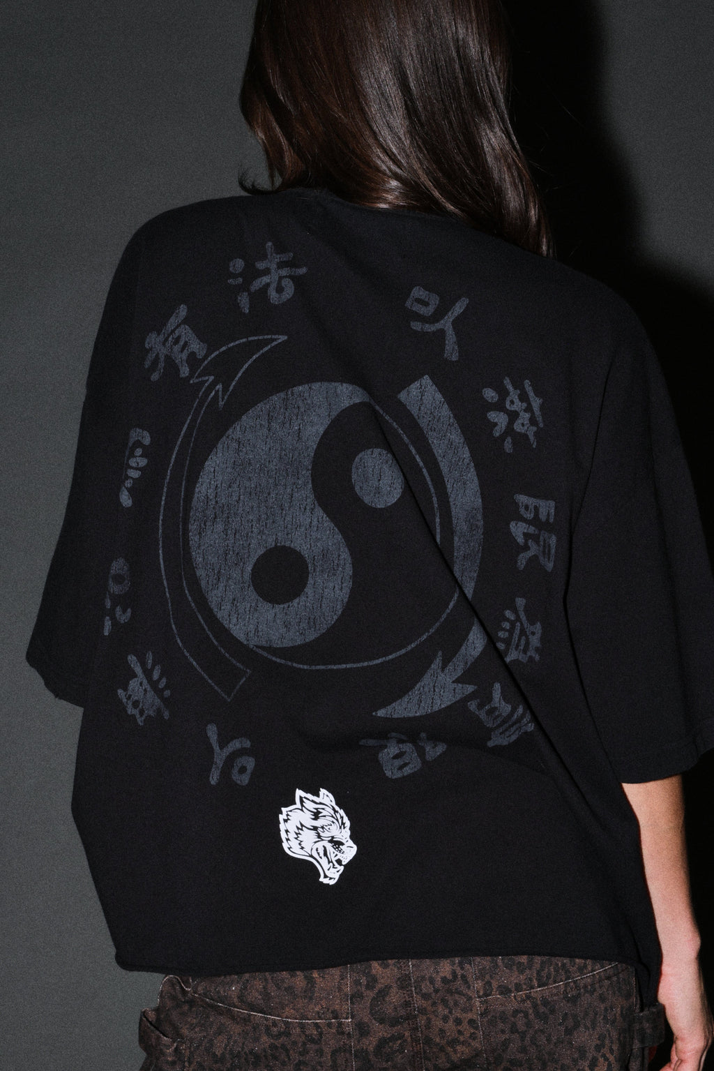 Bruce Lee Forever Distressed Grunge Box Cut Tee V2 in Black — imagem 14