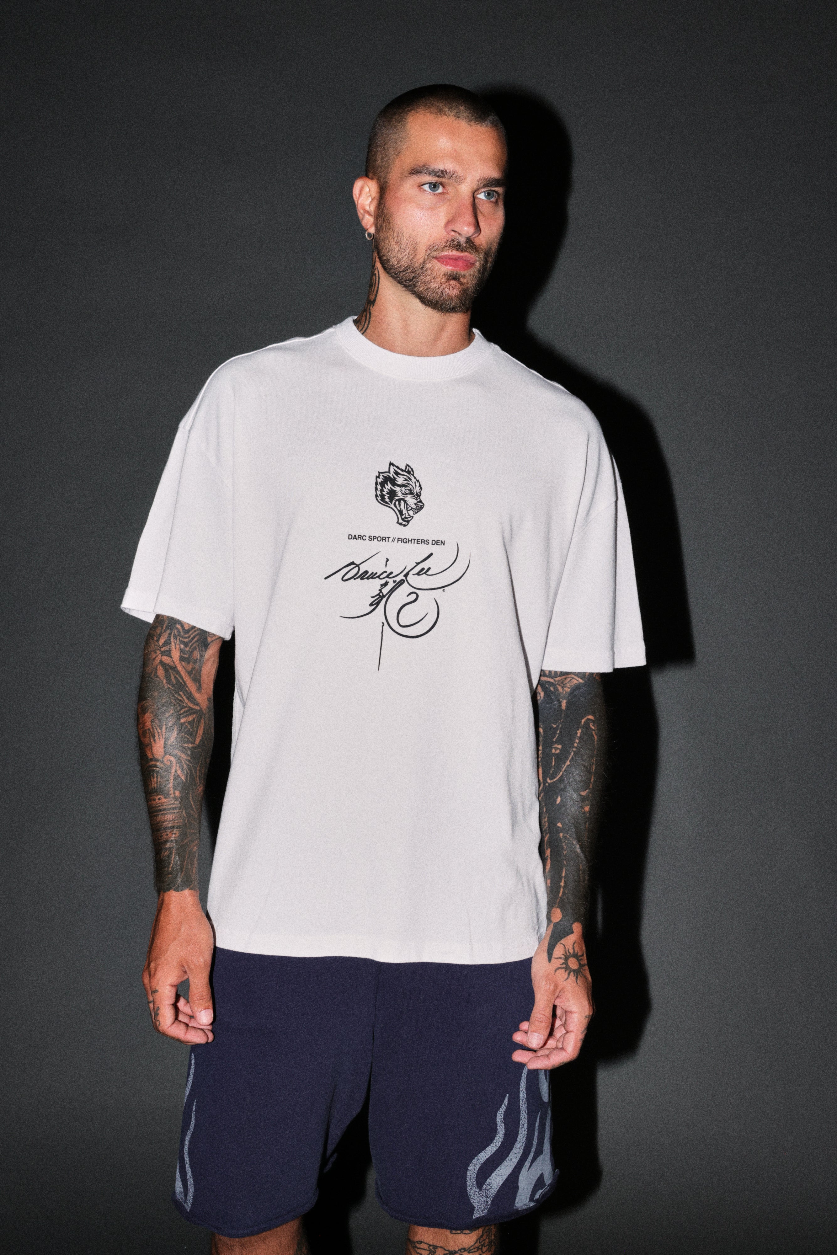 Bruce Lee Flame Premium Oversized Tee in White — imagem 2