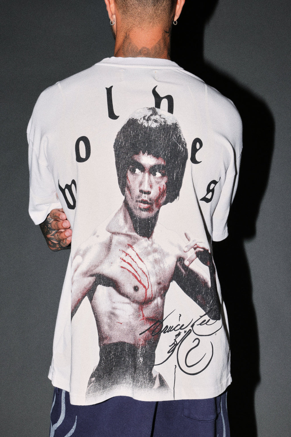 Bruce Lee Flame Premium Oversized Tee in White — imagem 8