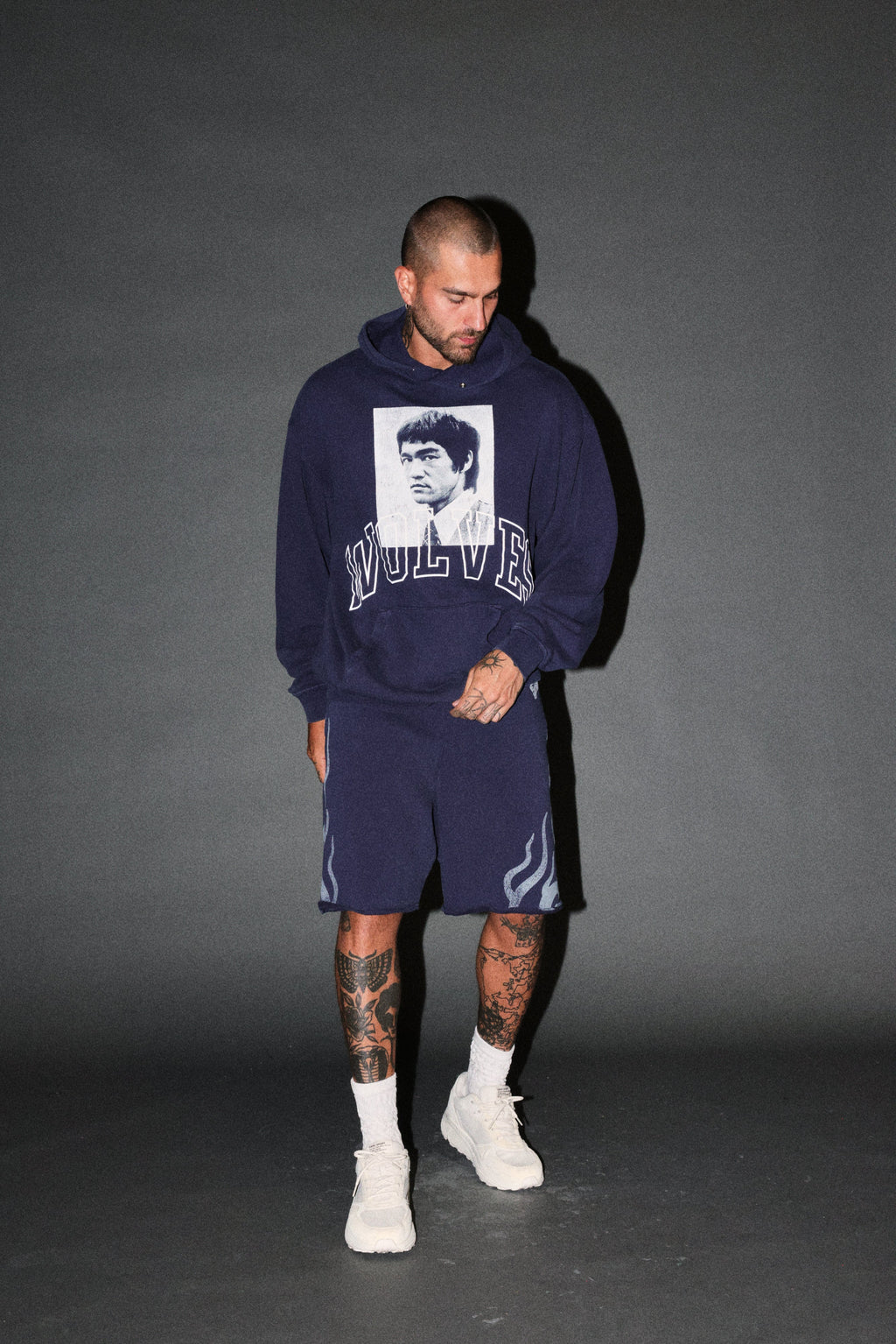 Bruce Lee Forever Pierce Hoodie in Navy — imagem 5