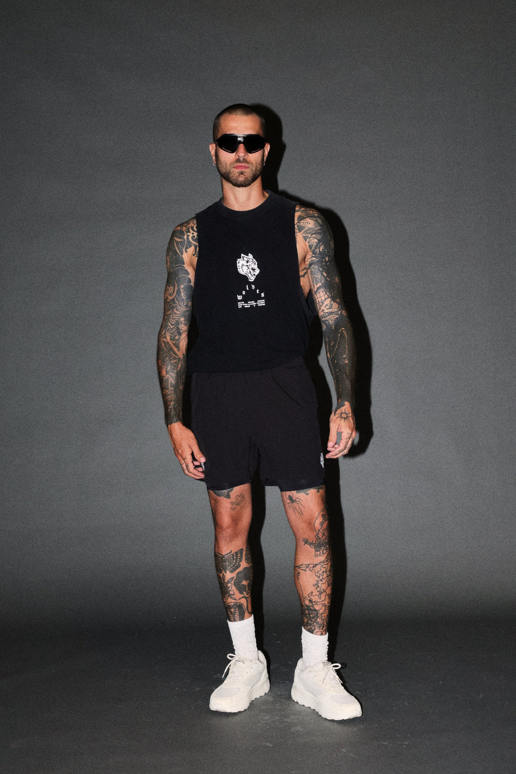 Half Mask Tommy Muscle Tee in Black — imagem 5