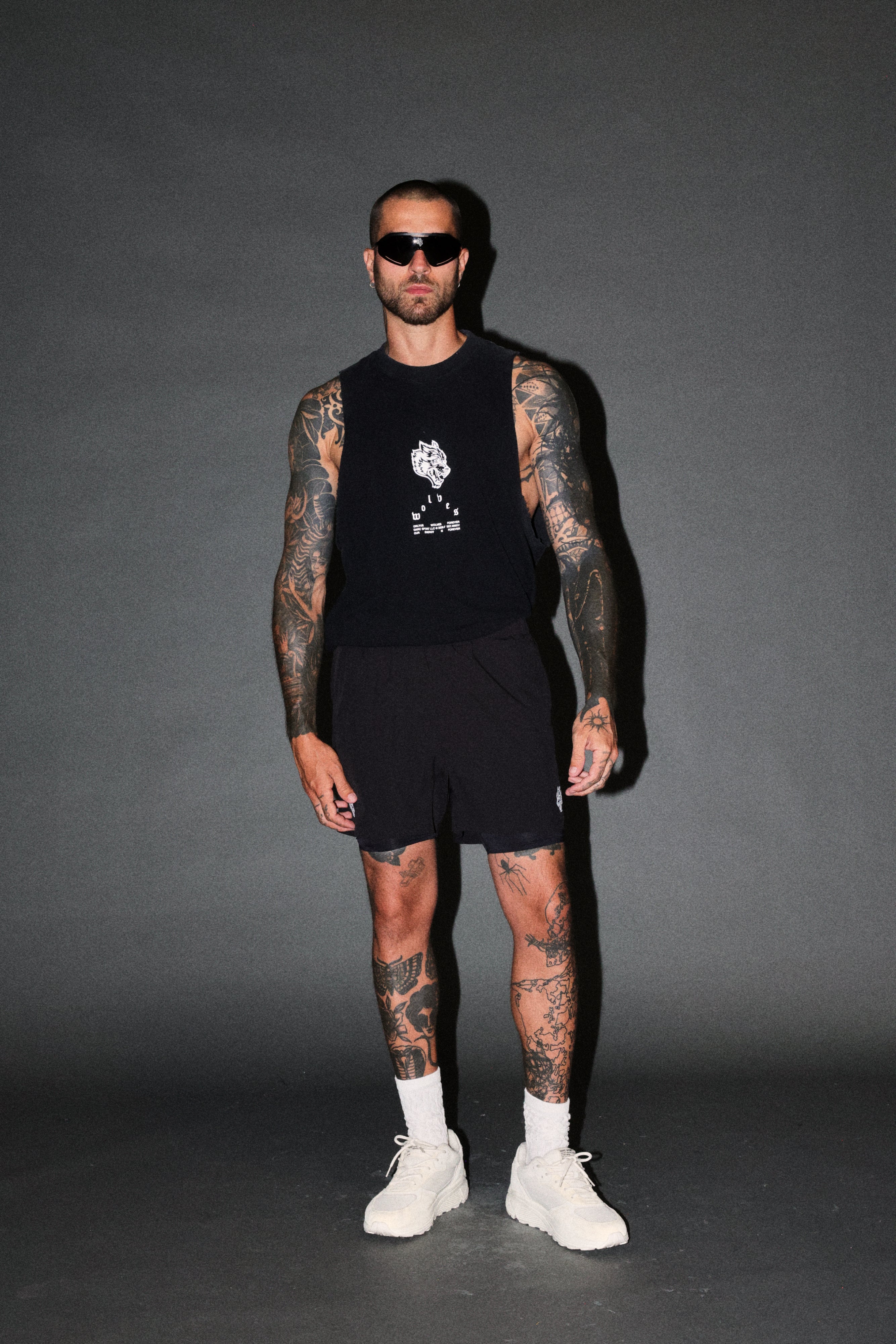 Half Mask Tommy Muscle Tee in Black — imagem 5