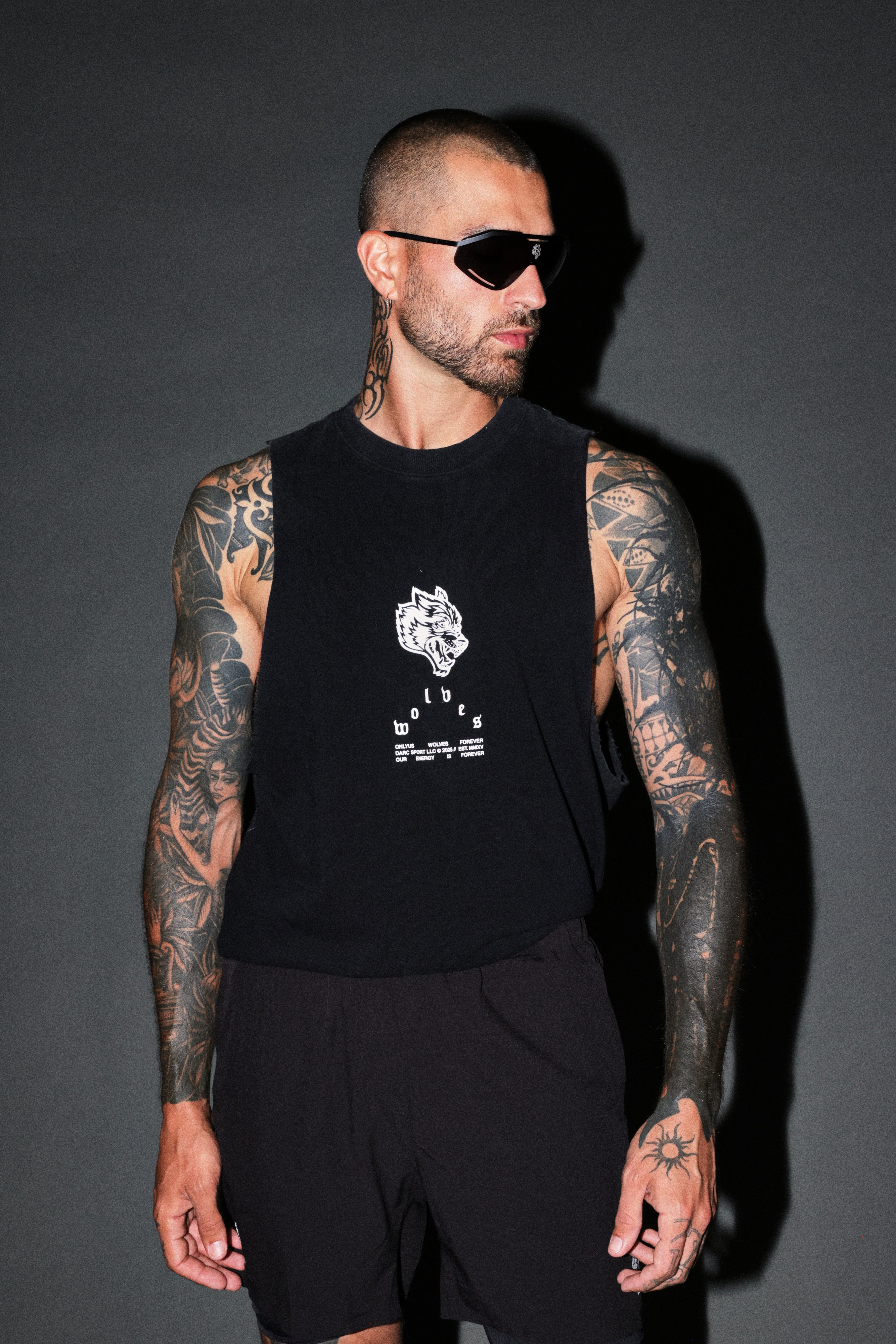 Half Mask Tommy Muscle Tee in Black — imagem 2