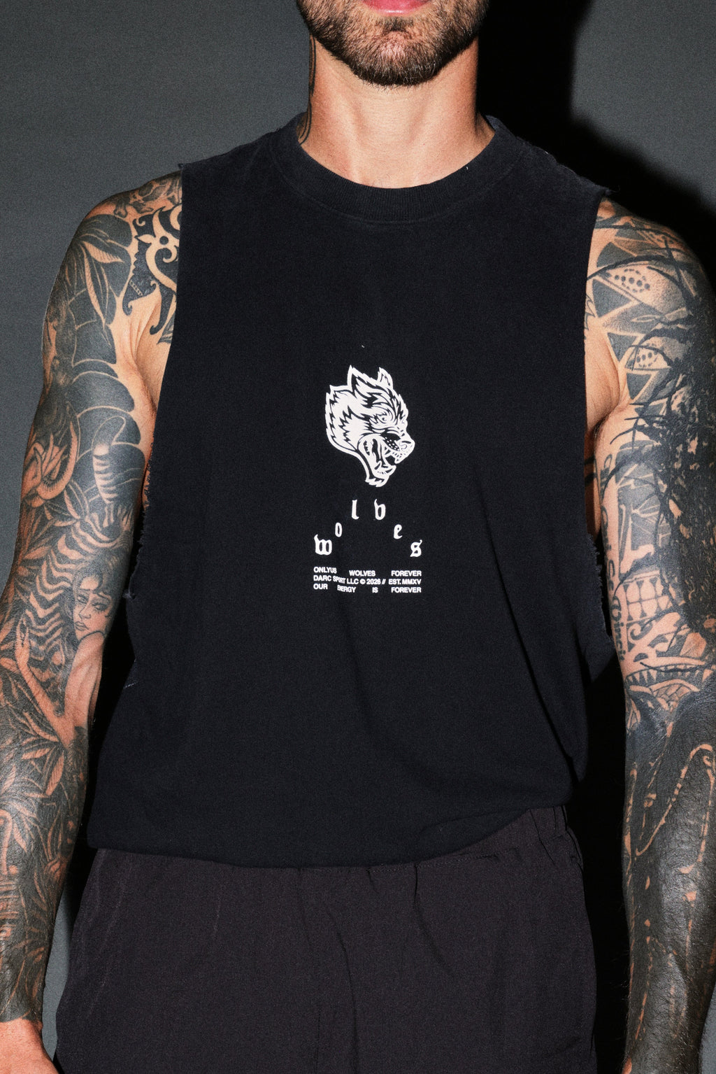 Half Mask Tommy Muscle Tee in Black — imagem 7