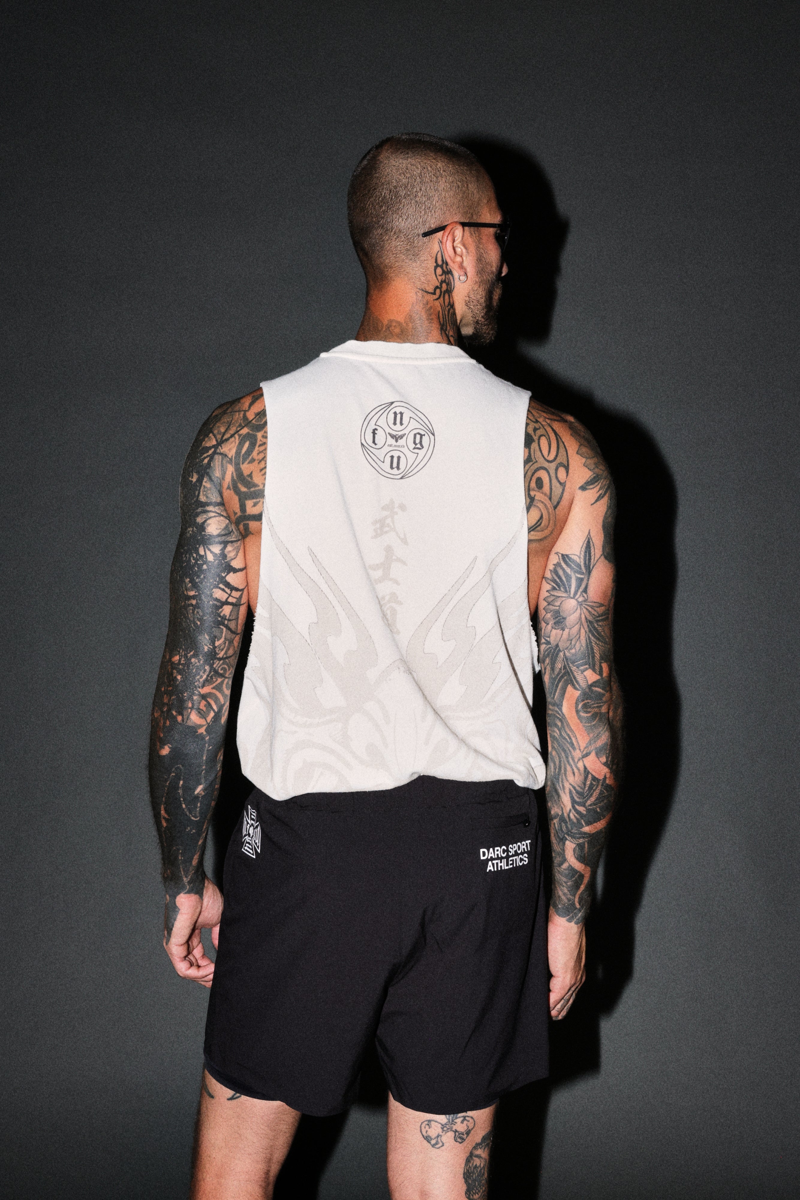 Half Mask Tommy Muscle Tee in Cream — imagem 4